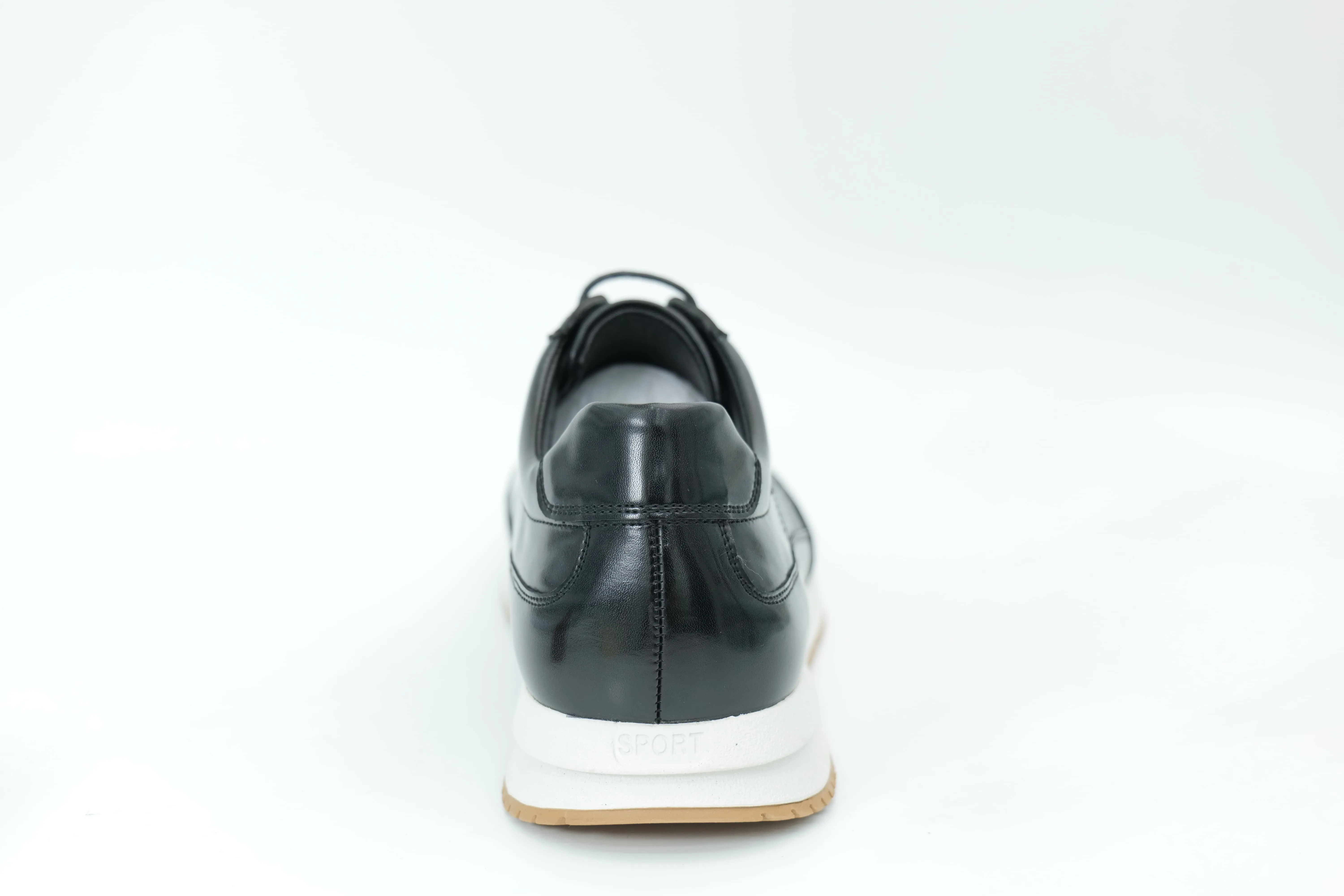 Sports shoes