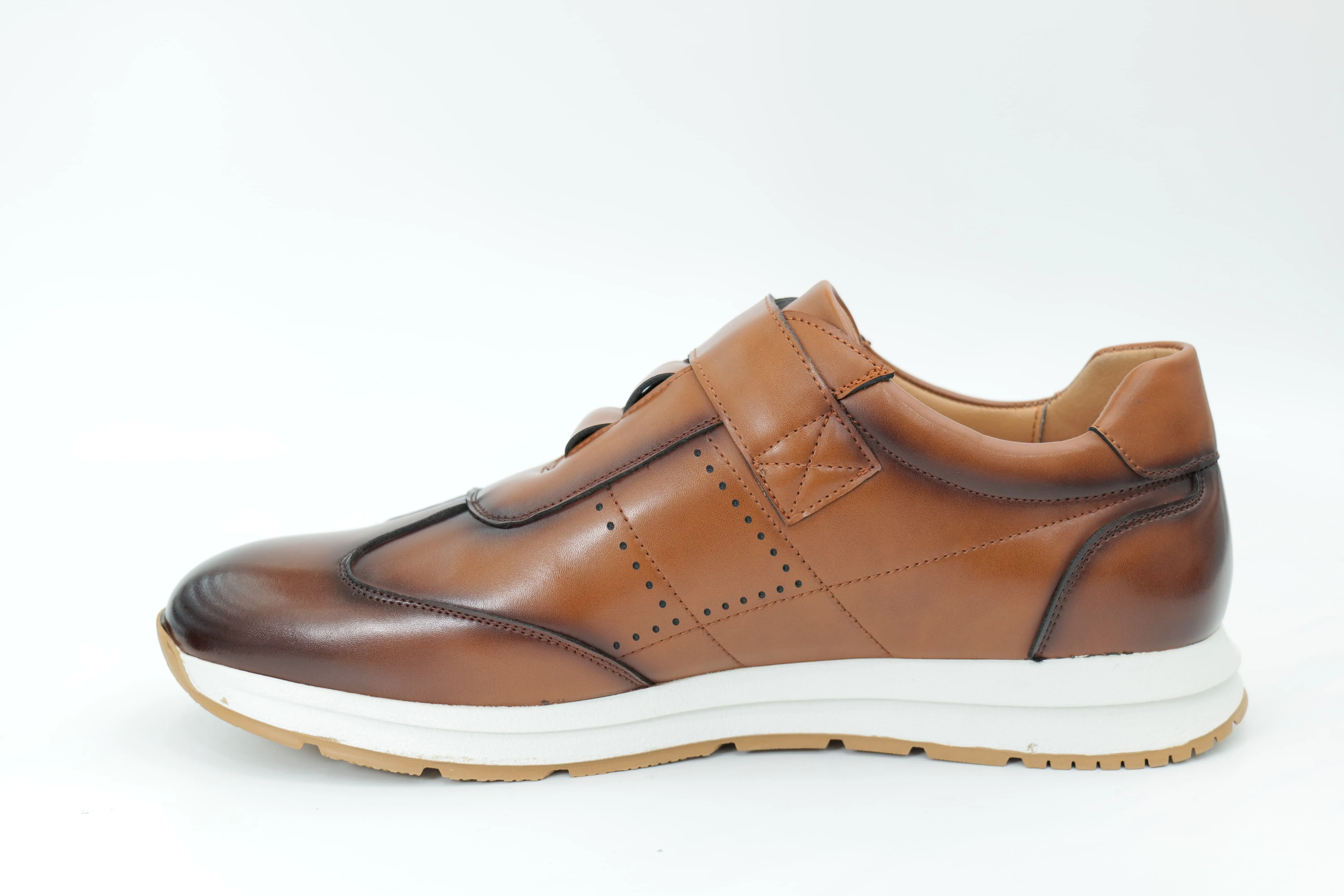 Sports shoes