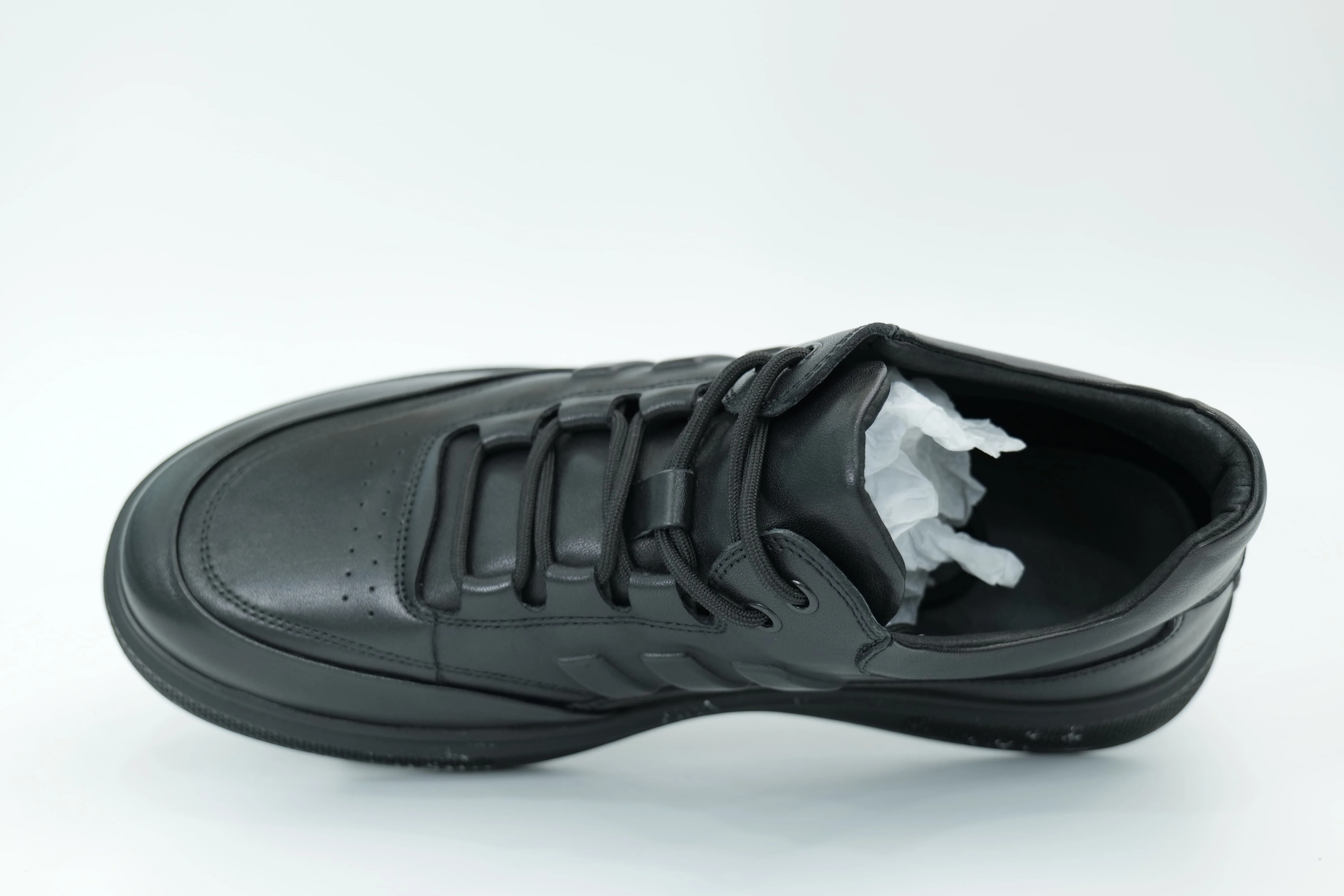 Sports shoes