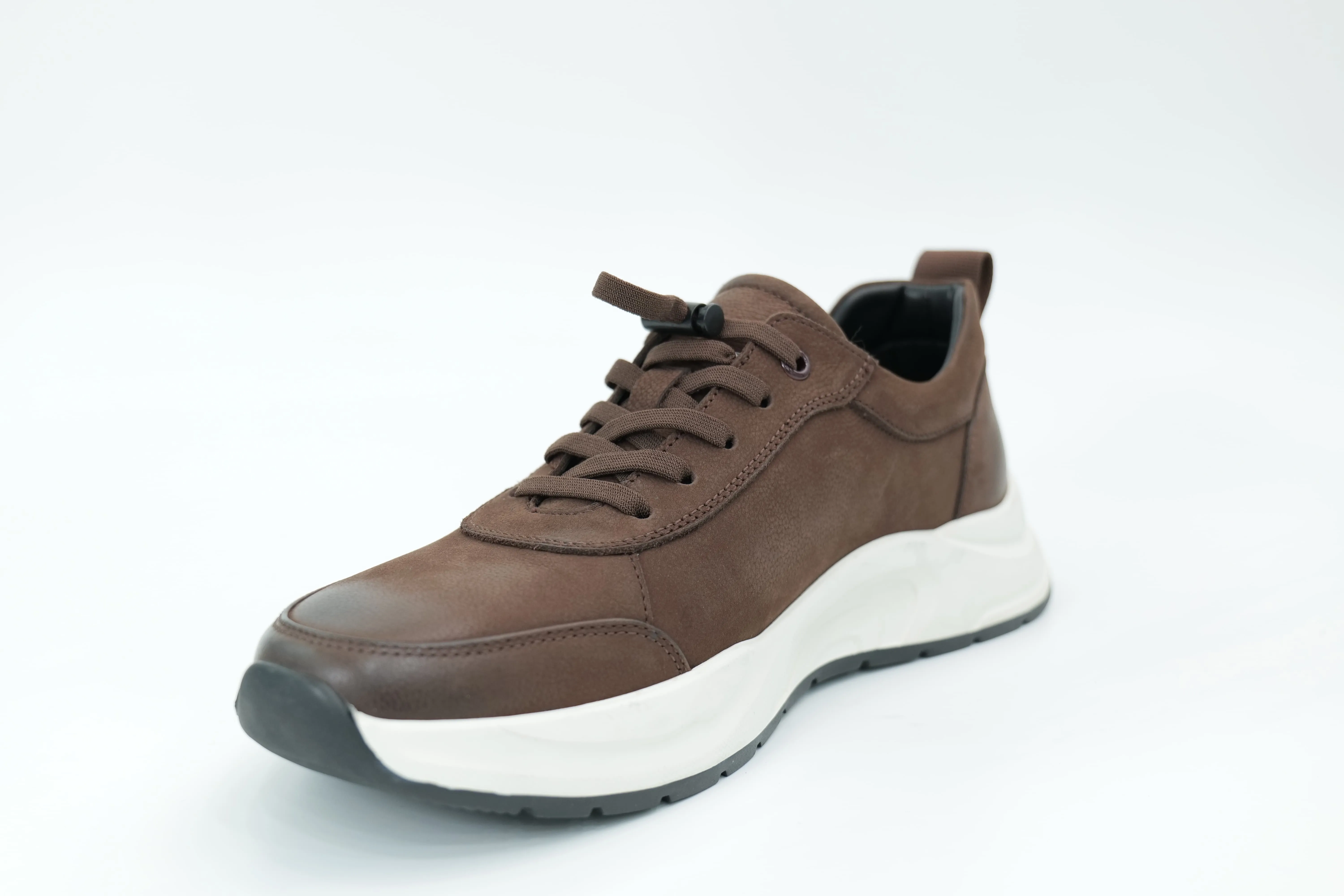 Sports shoes