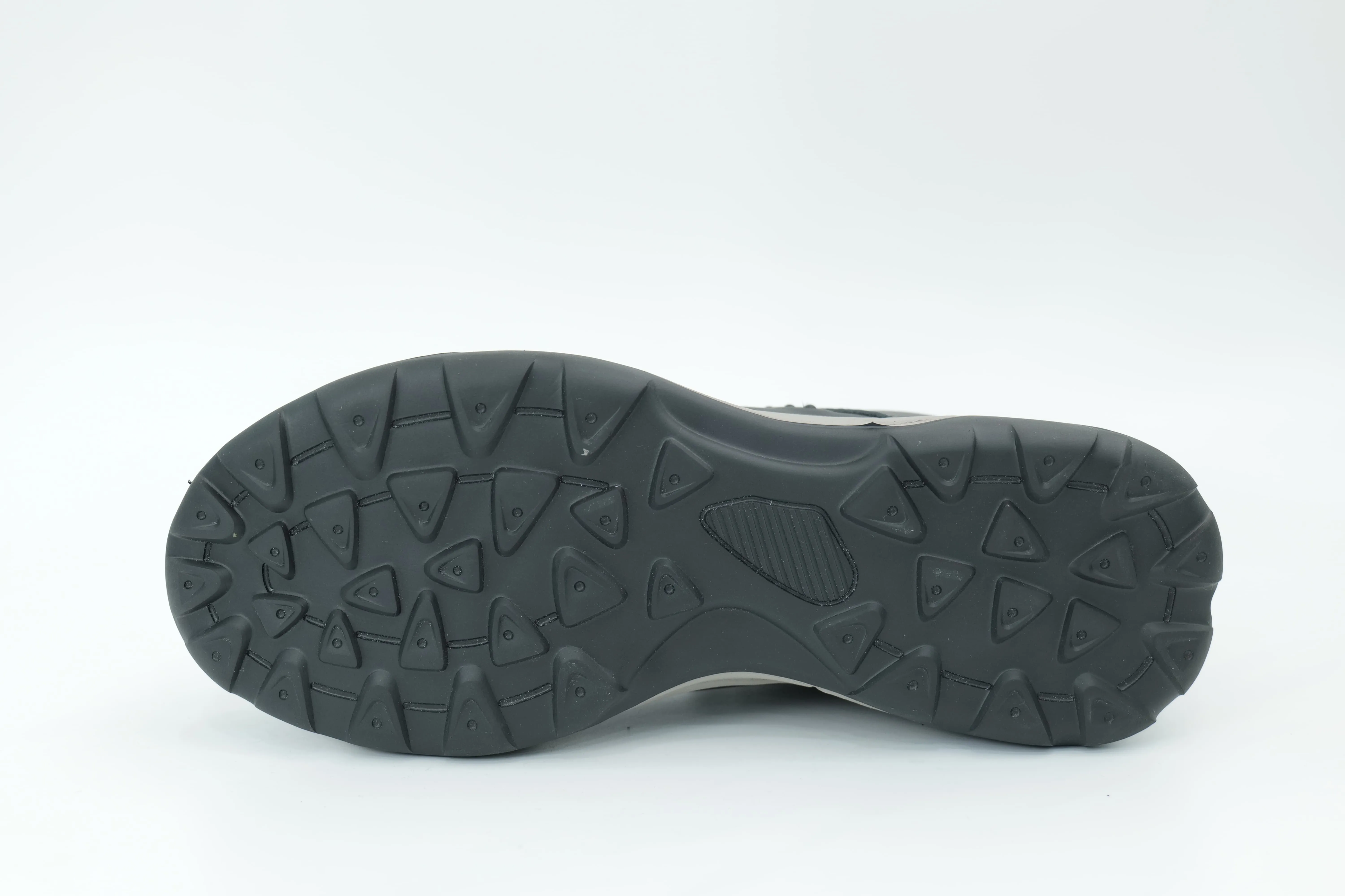 Sports shoes