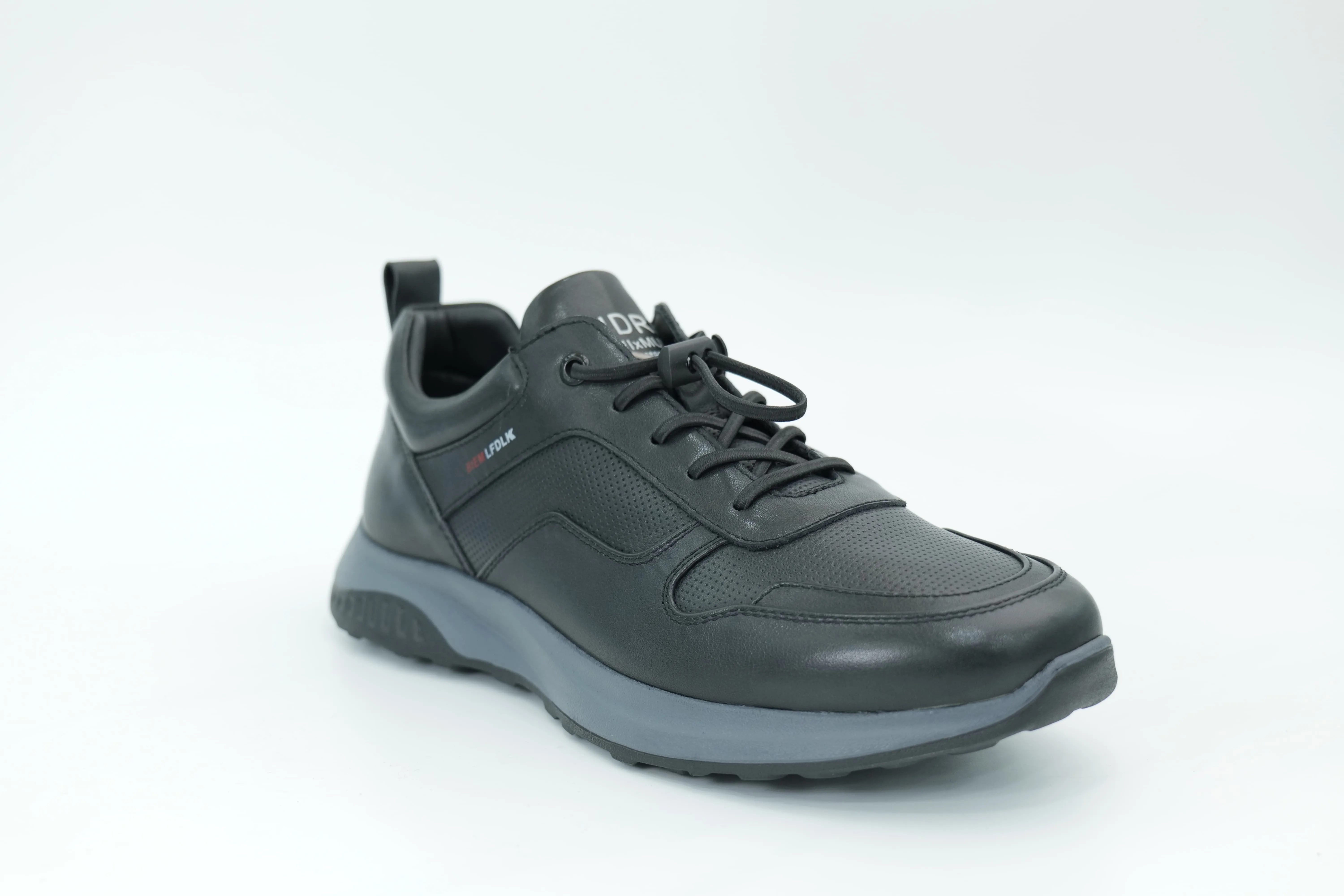 Sports shoes