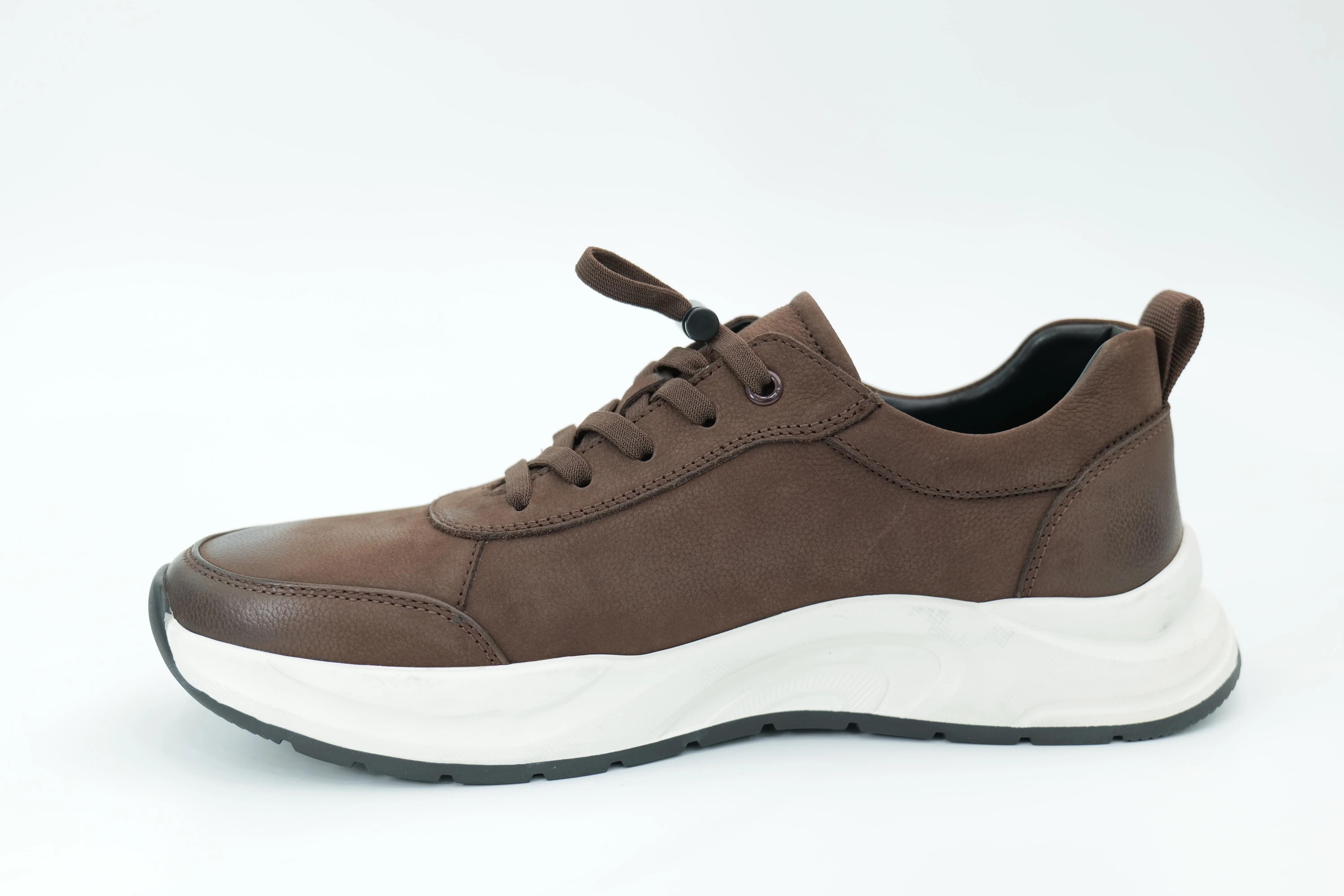 Sports shoes