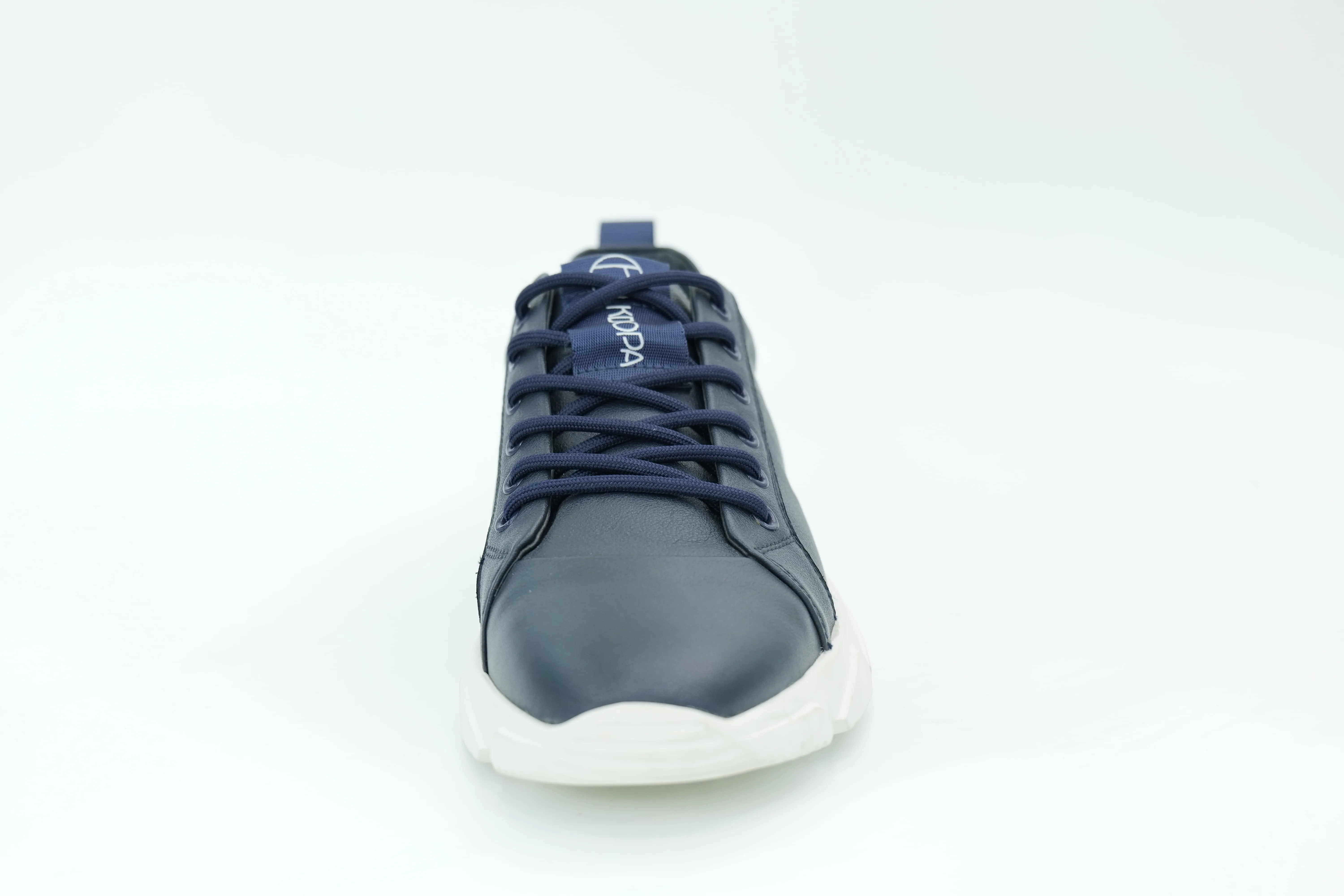 Sports shoes