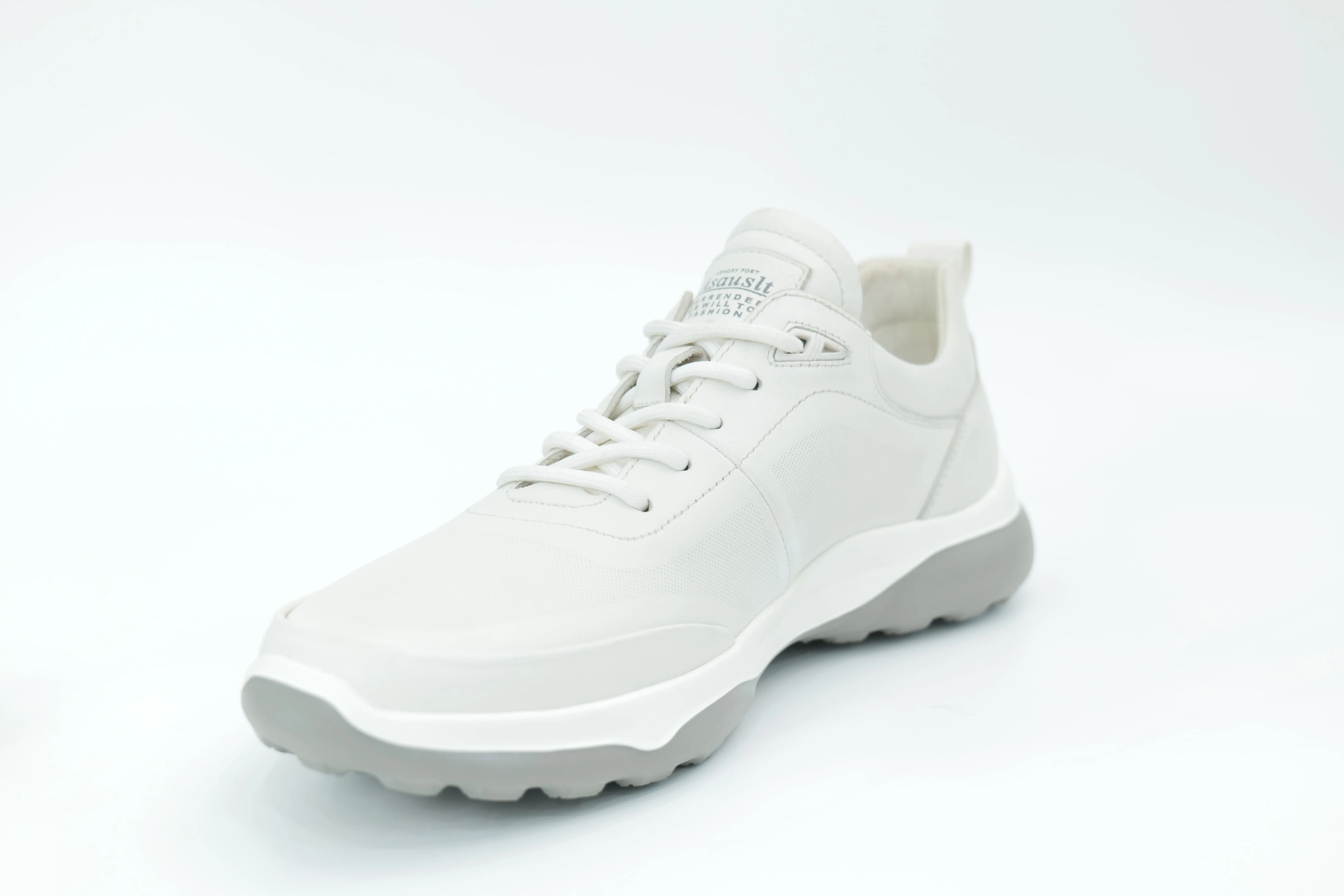 Sports shoes
