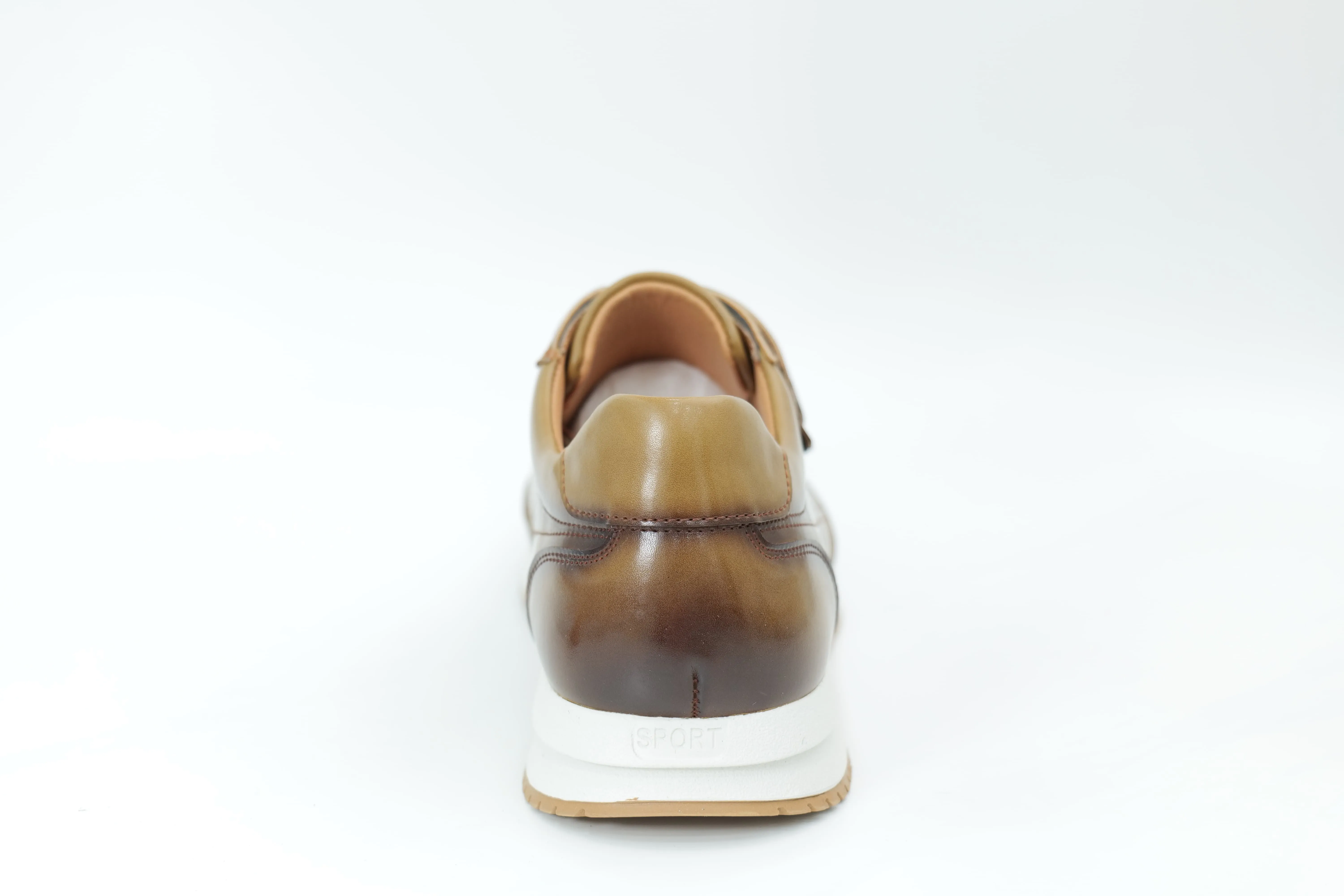 Sports shoes