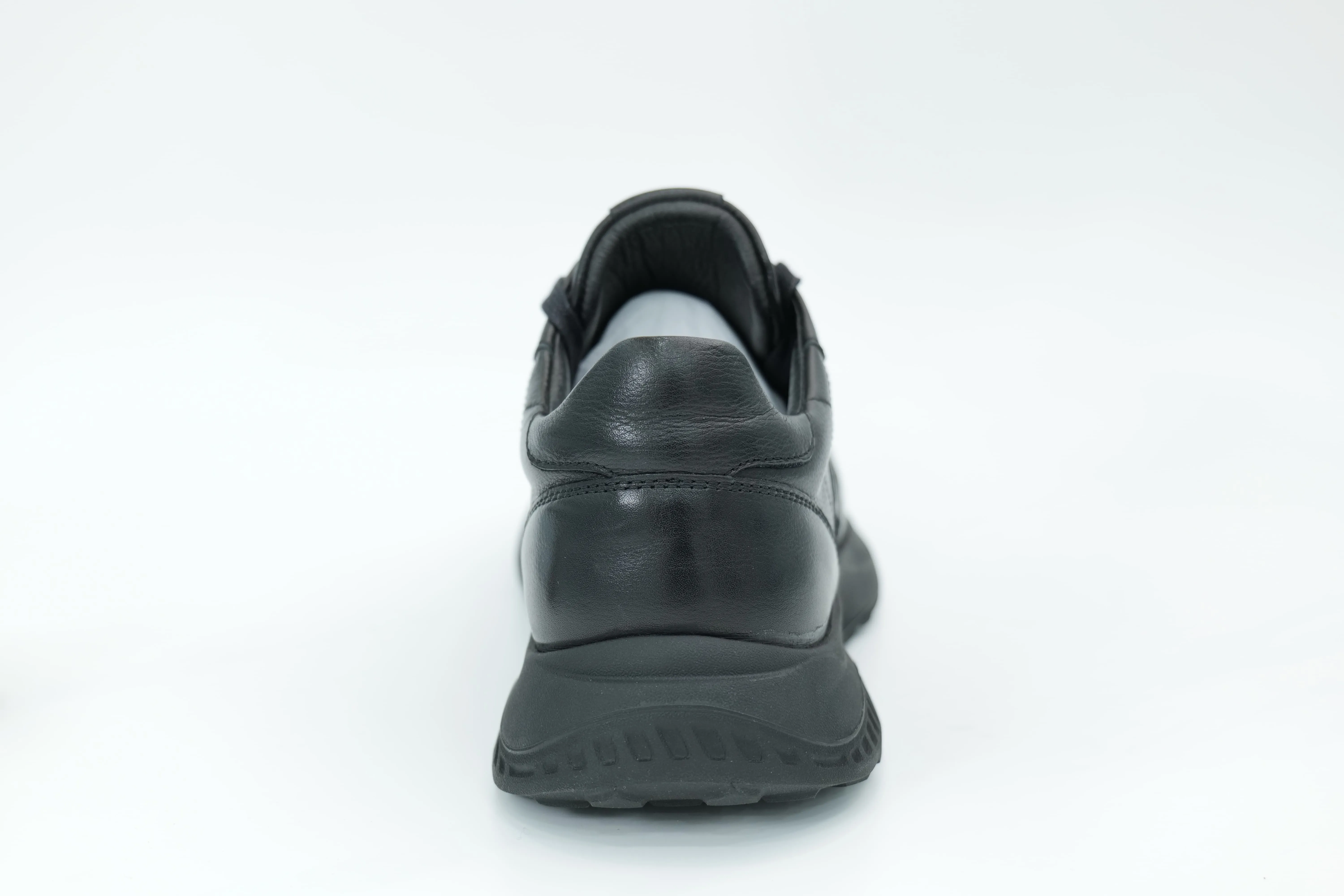 Sports shoes