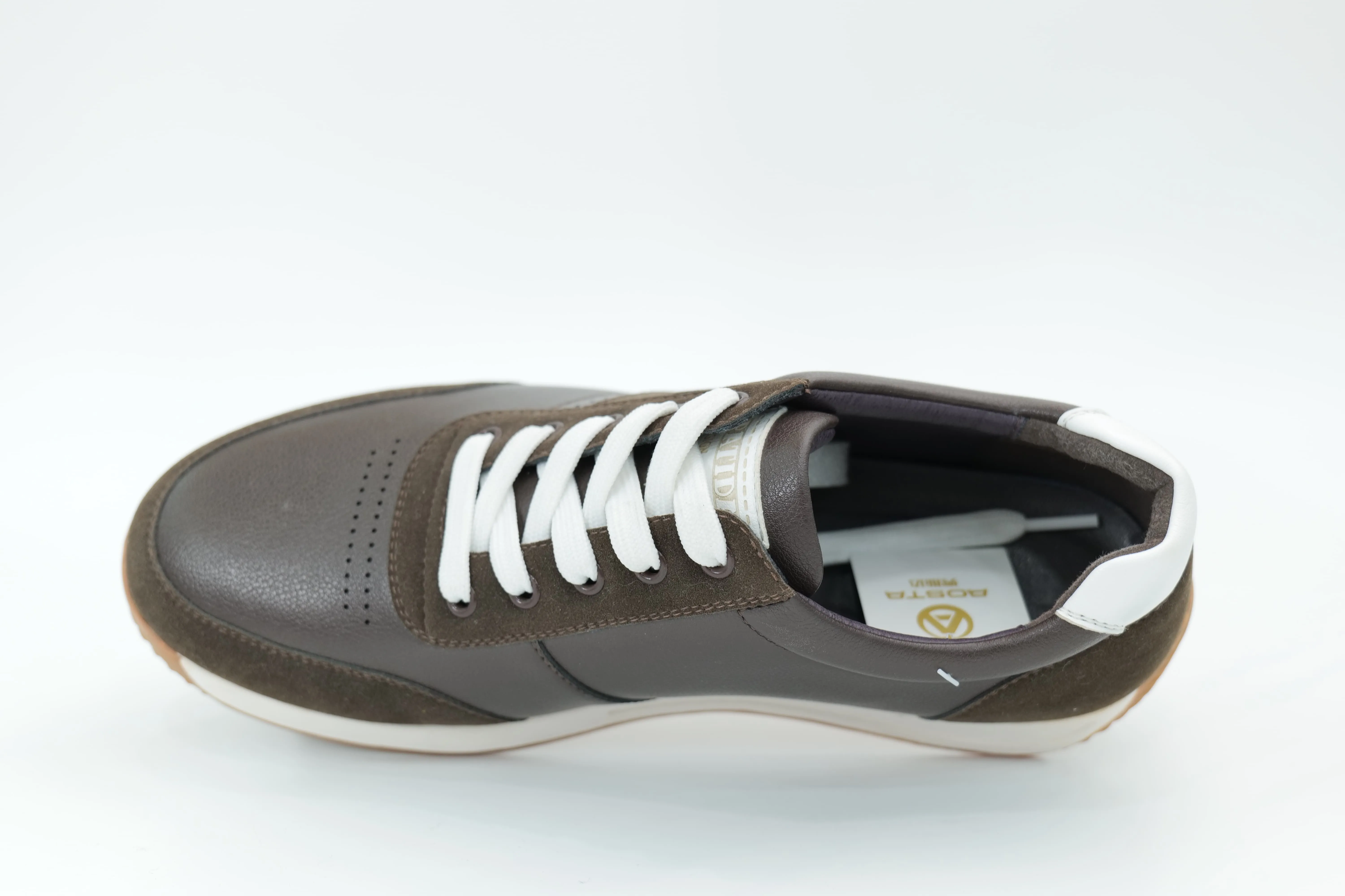 Sports shoes