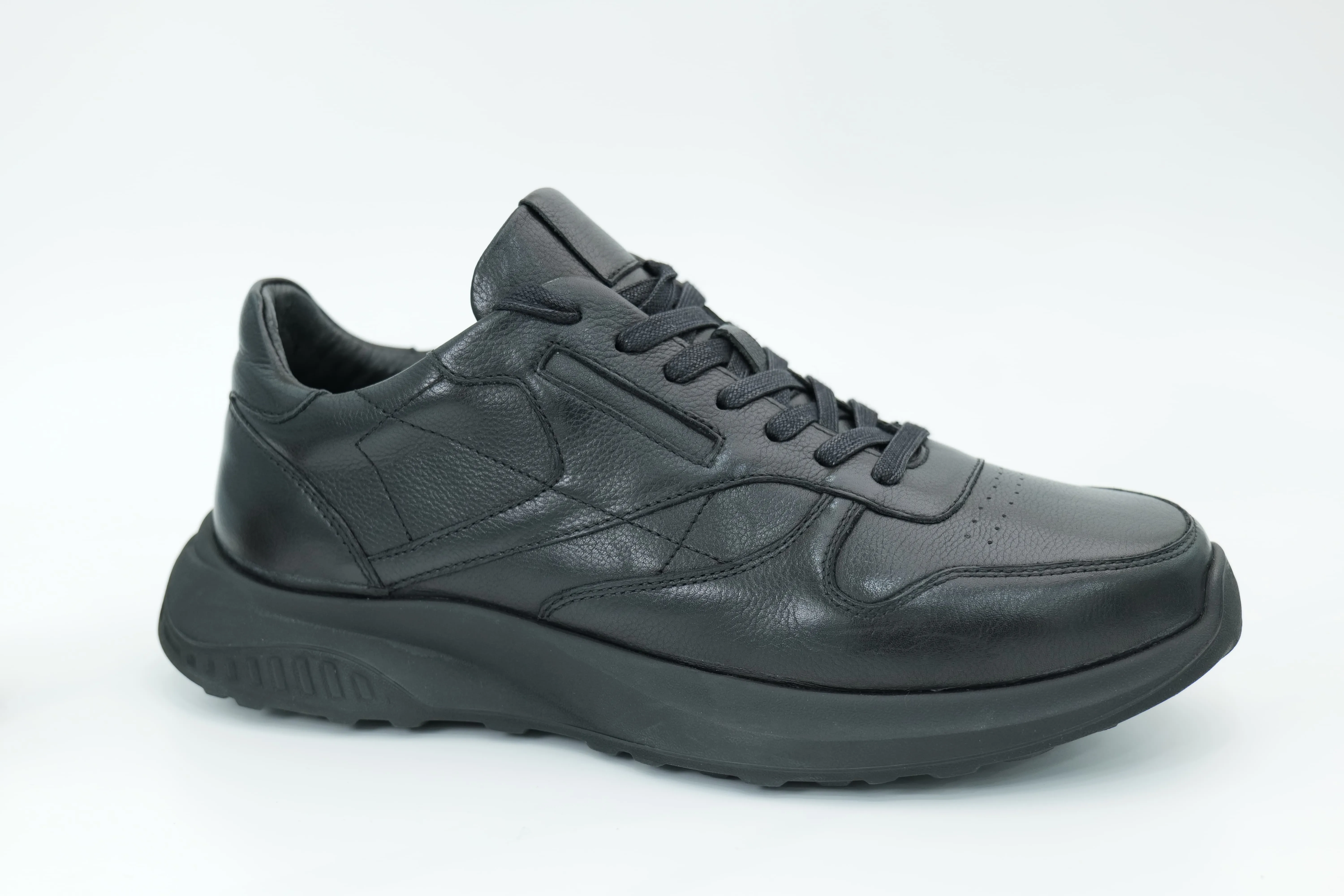 Sports shoes
