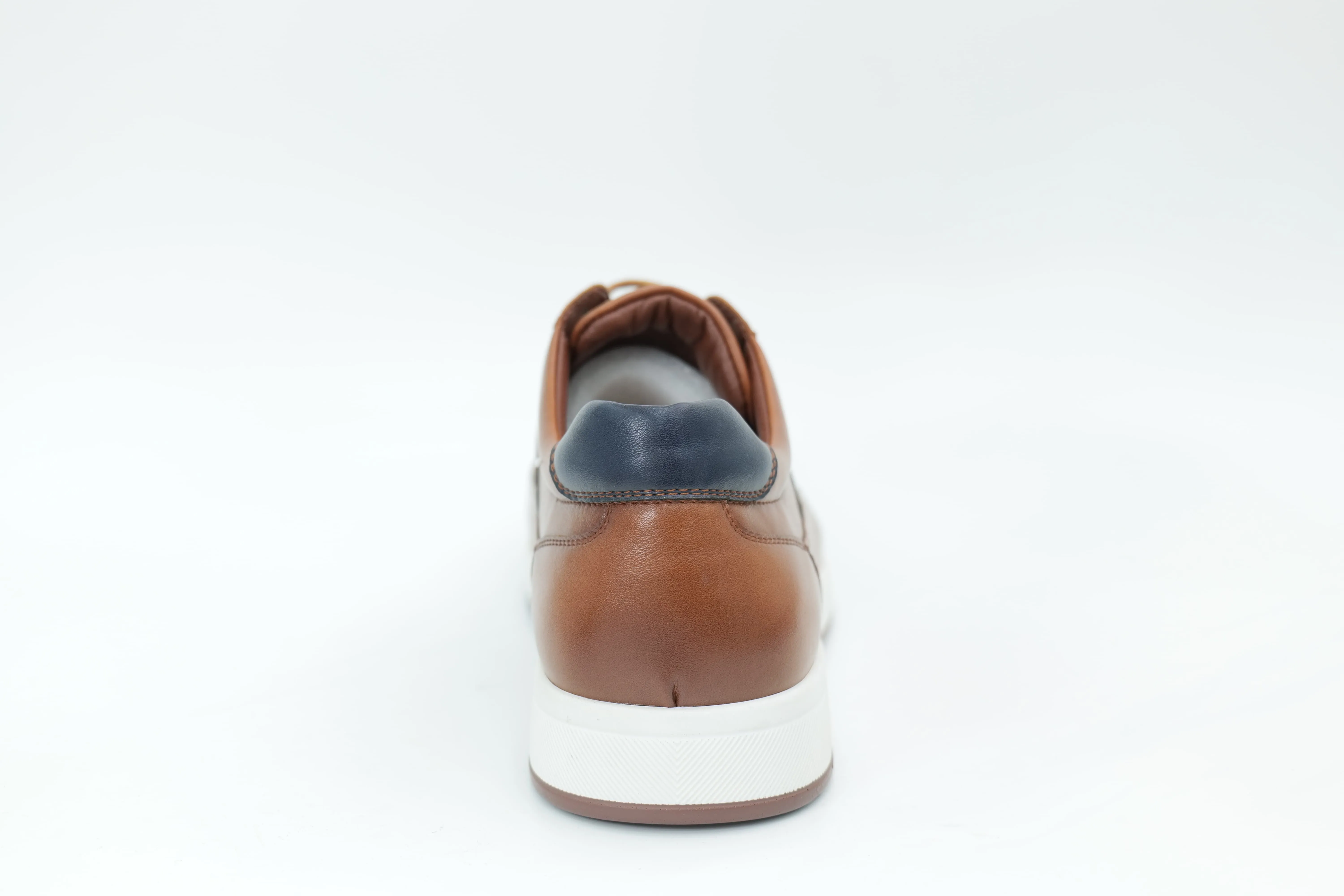 Sports shoes
