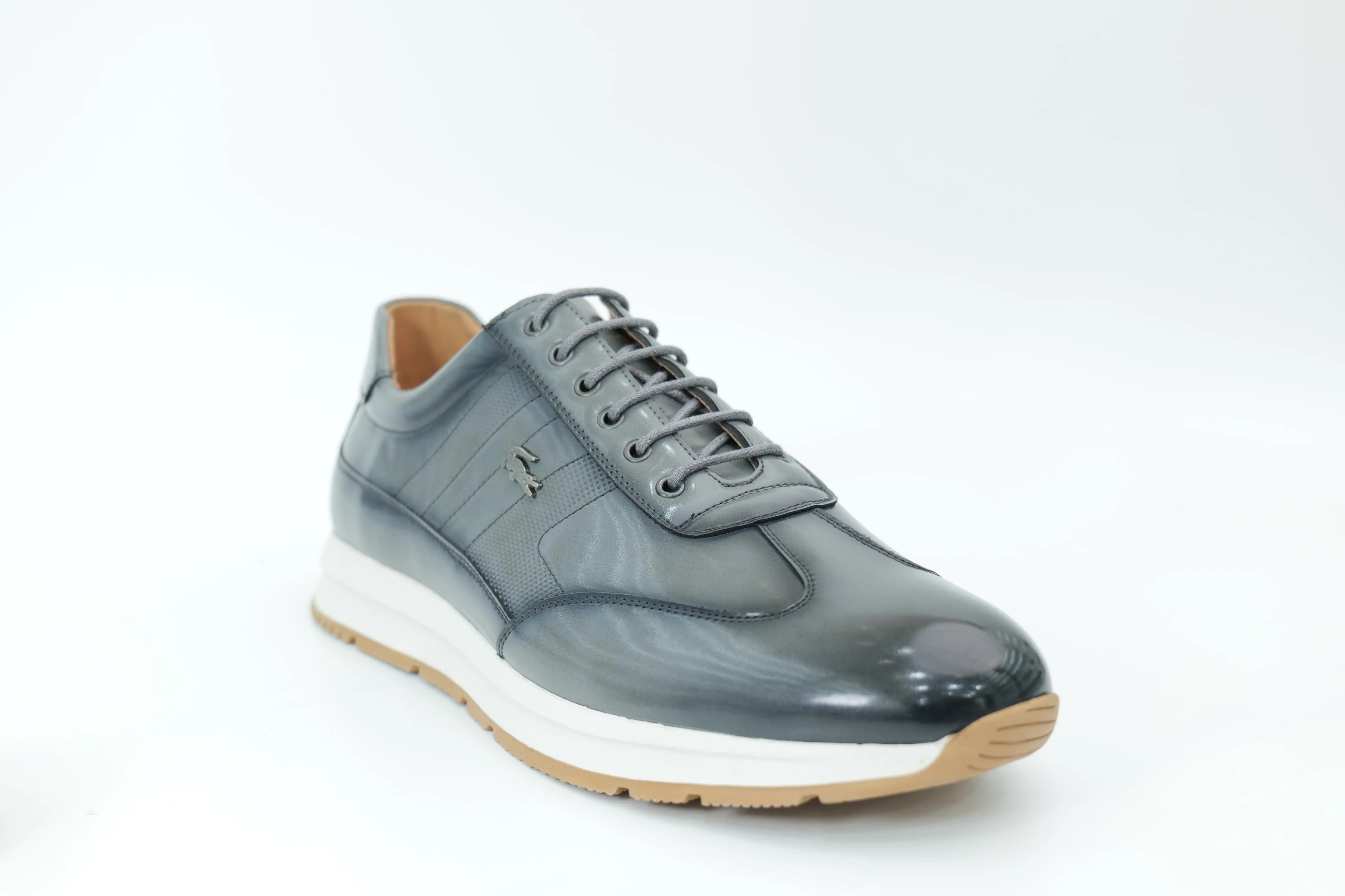 Sports shoes