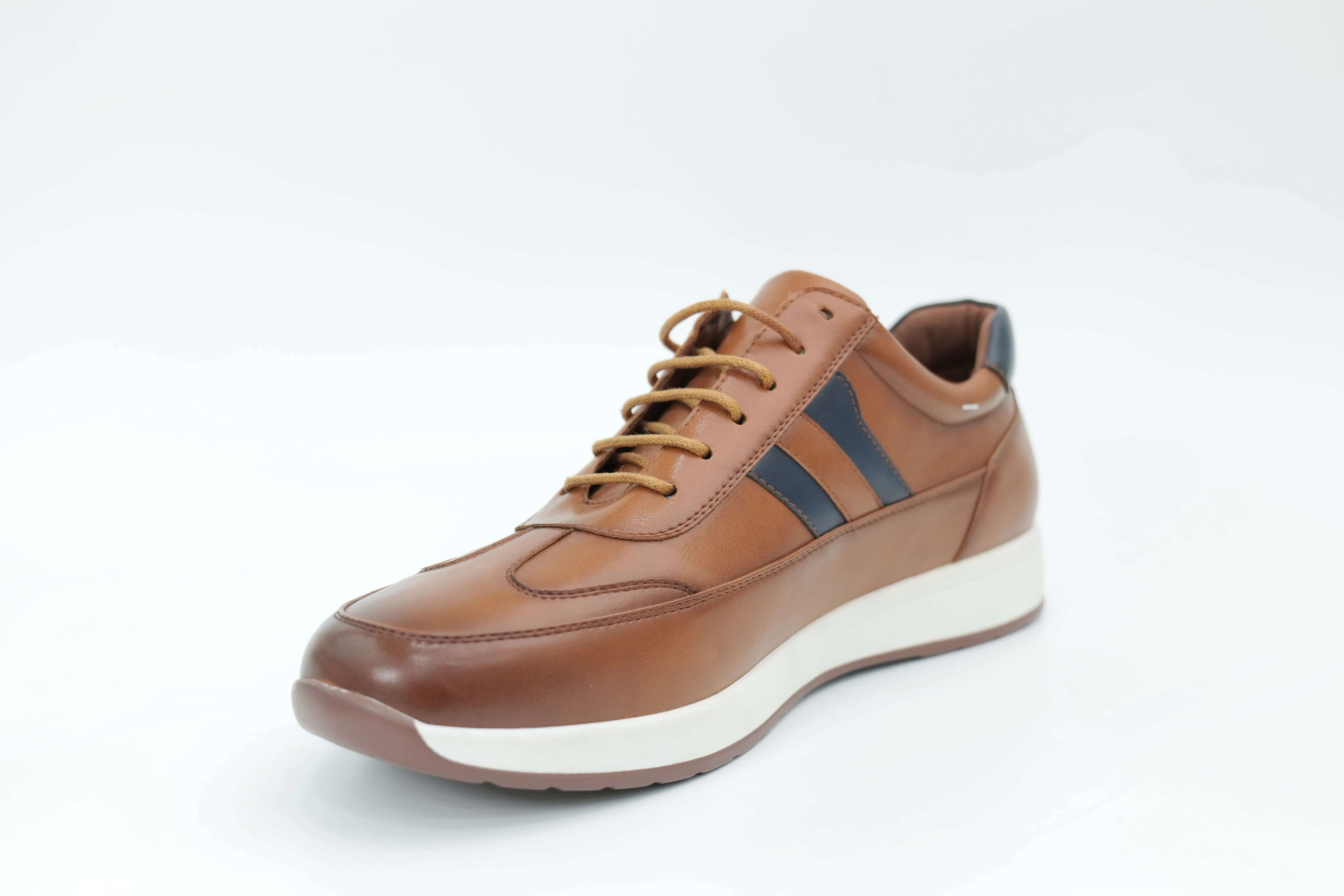Sports shoes
