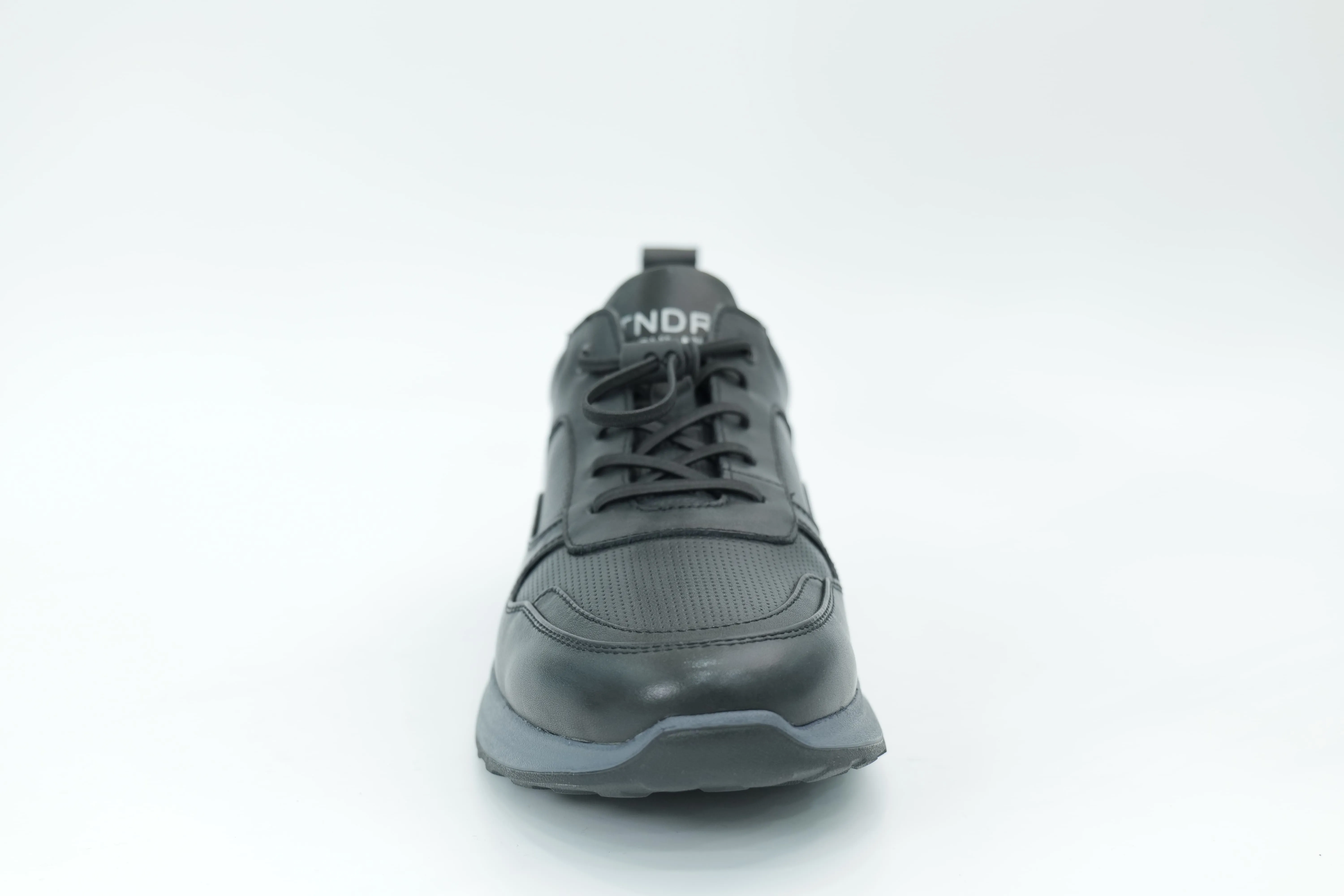 Sports shoes