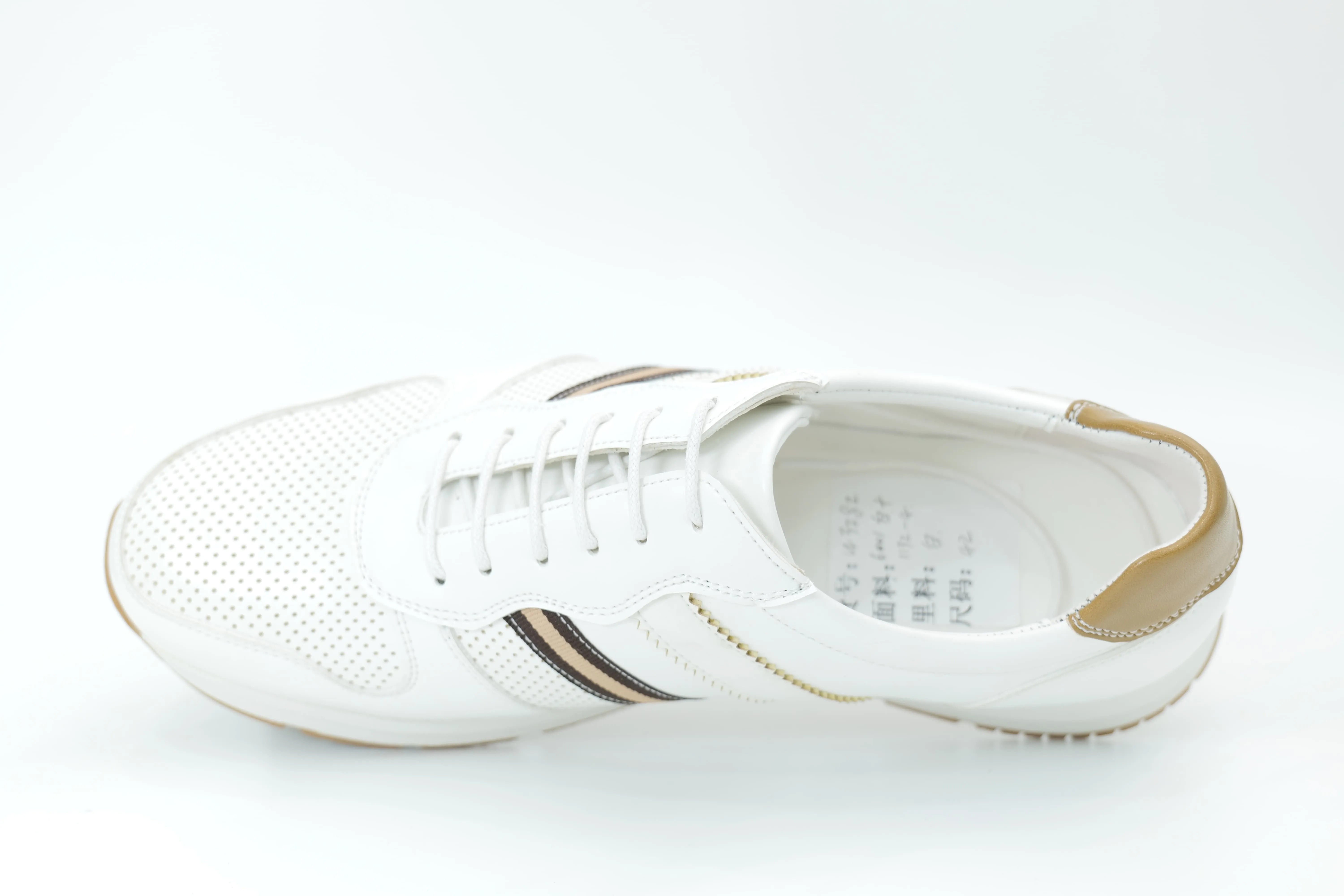 Sports shoes