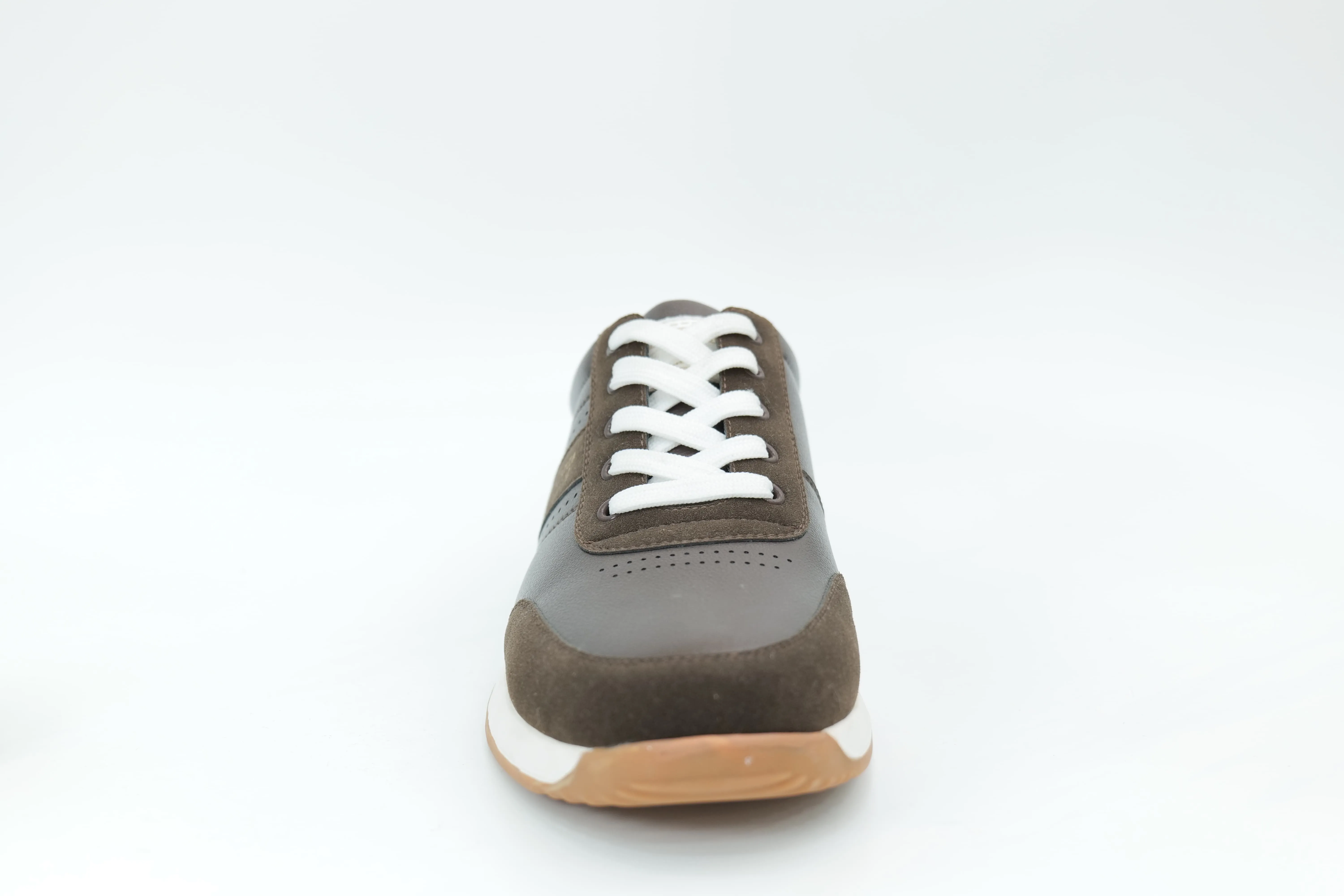 Sports shoes