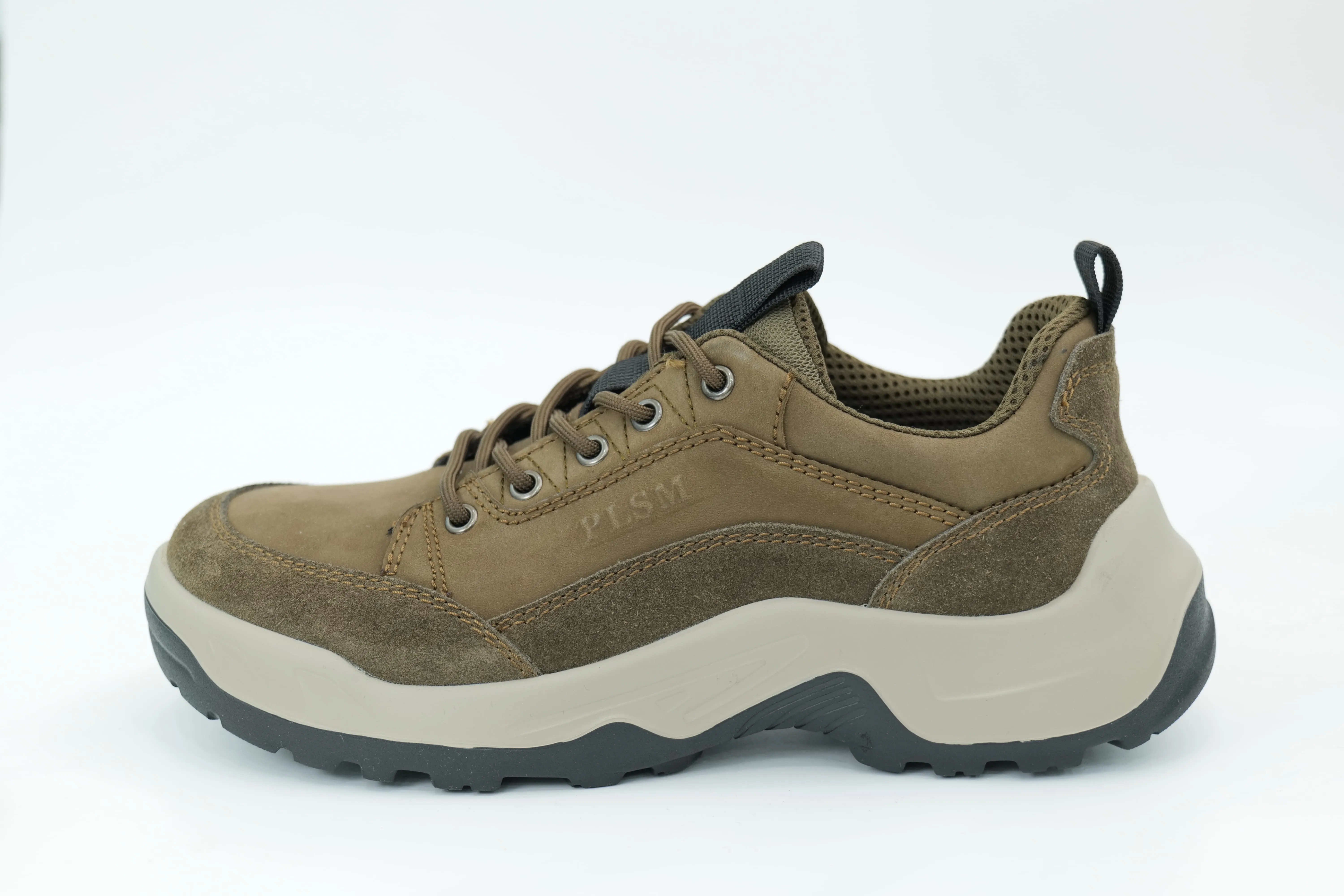 Sports shoes