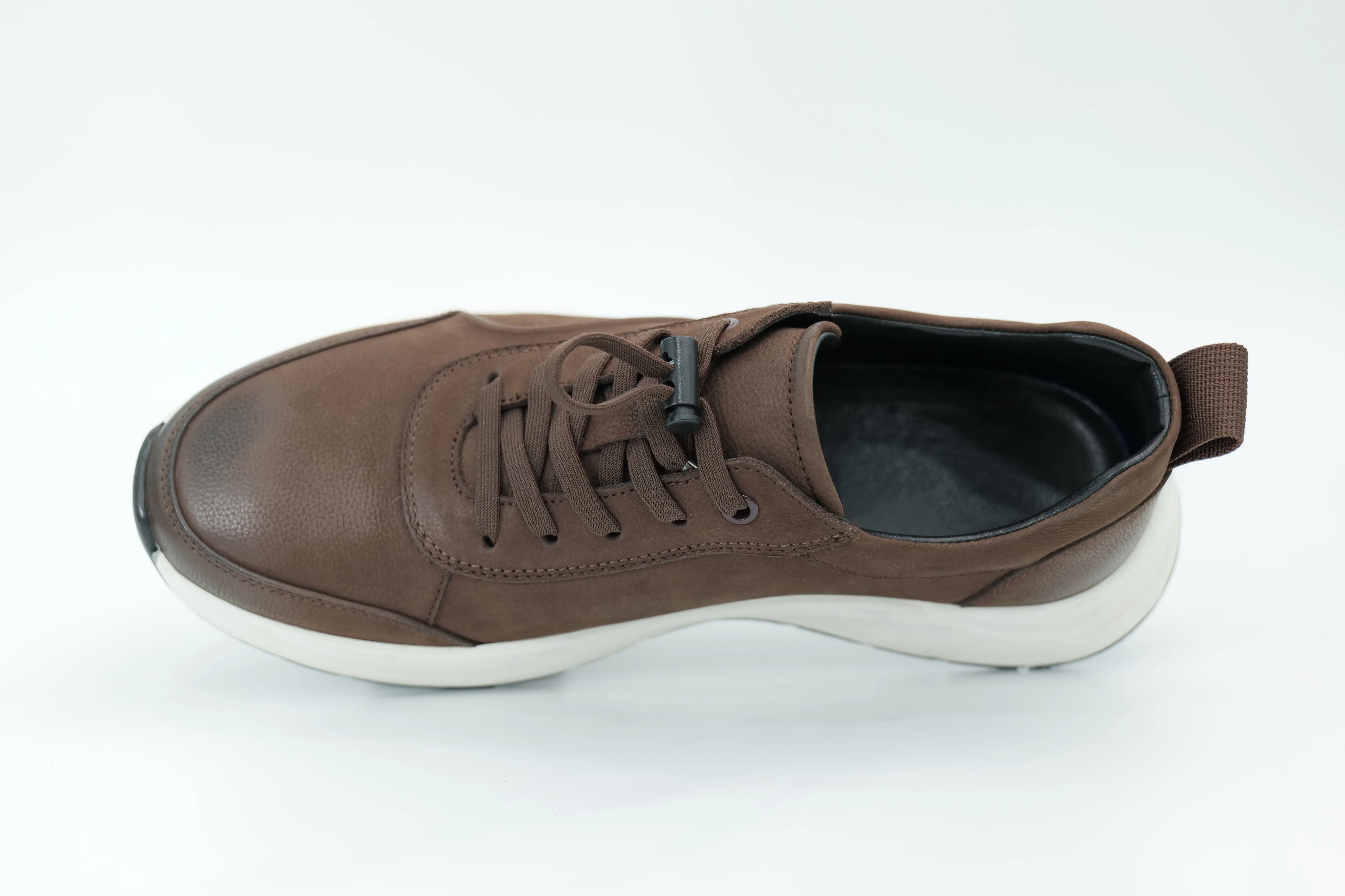 Sports shoes