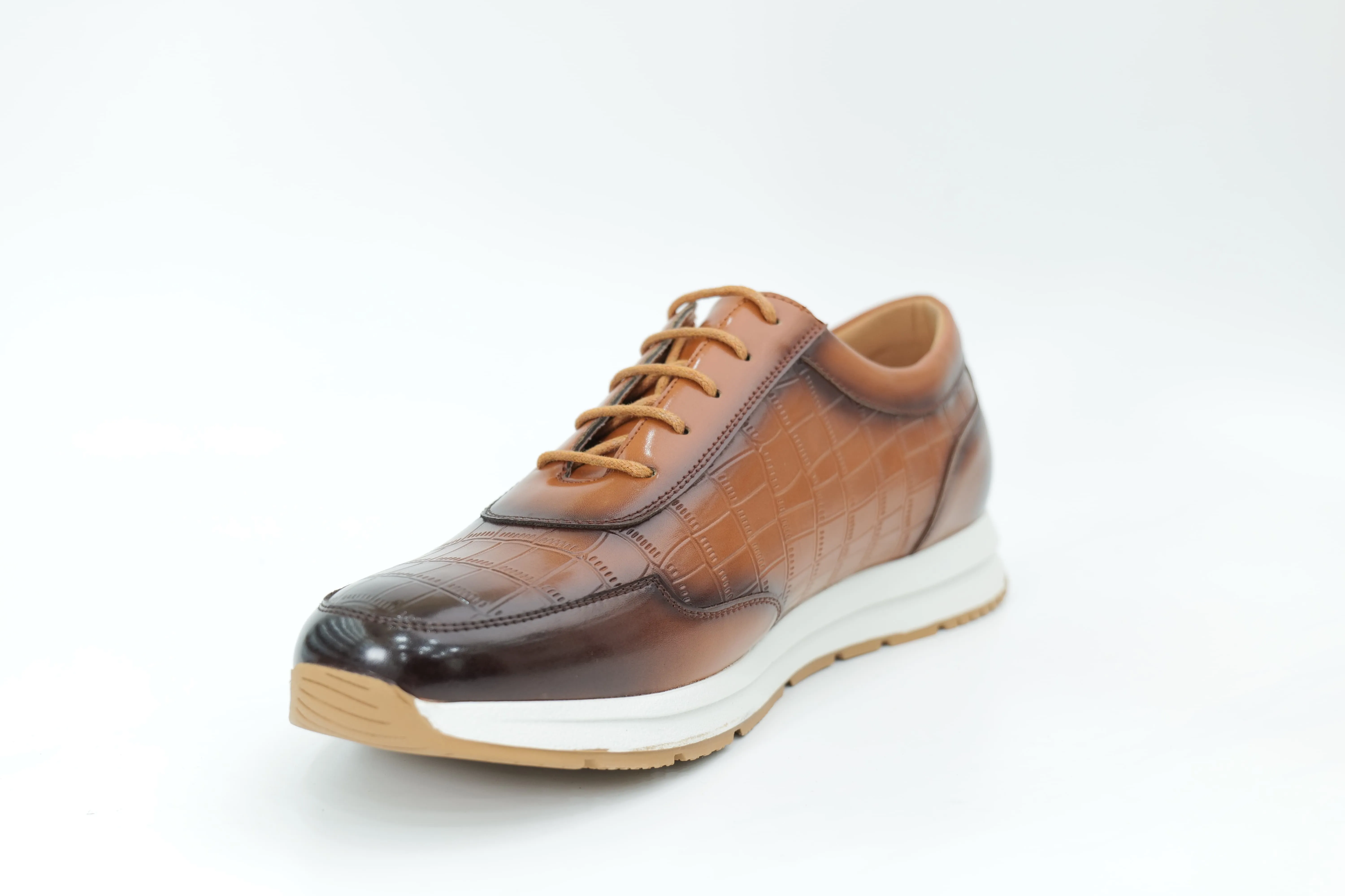 Sports shoes