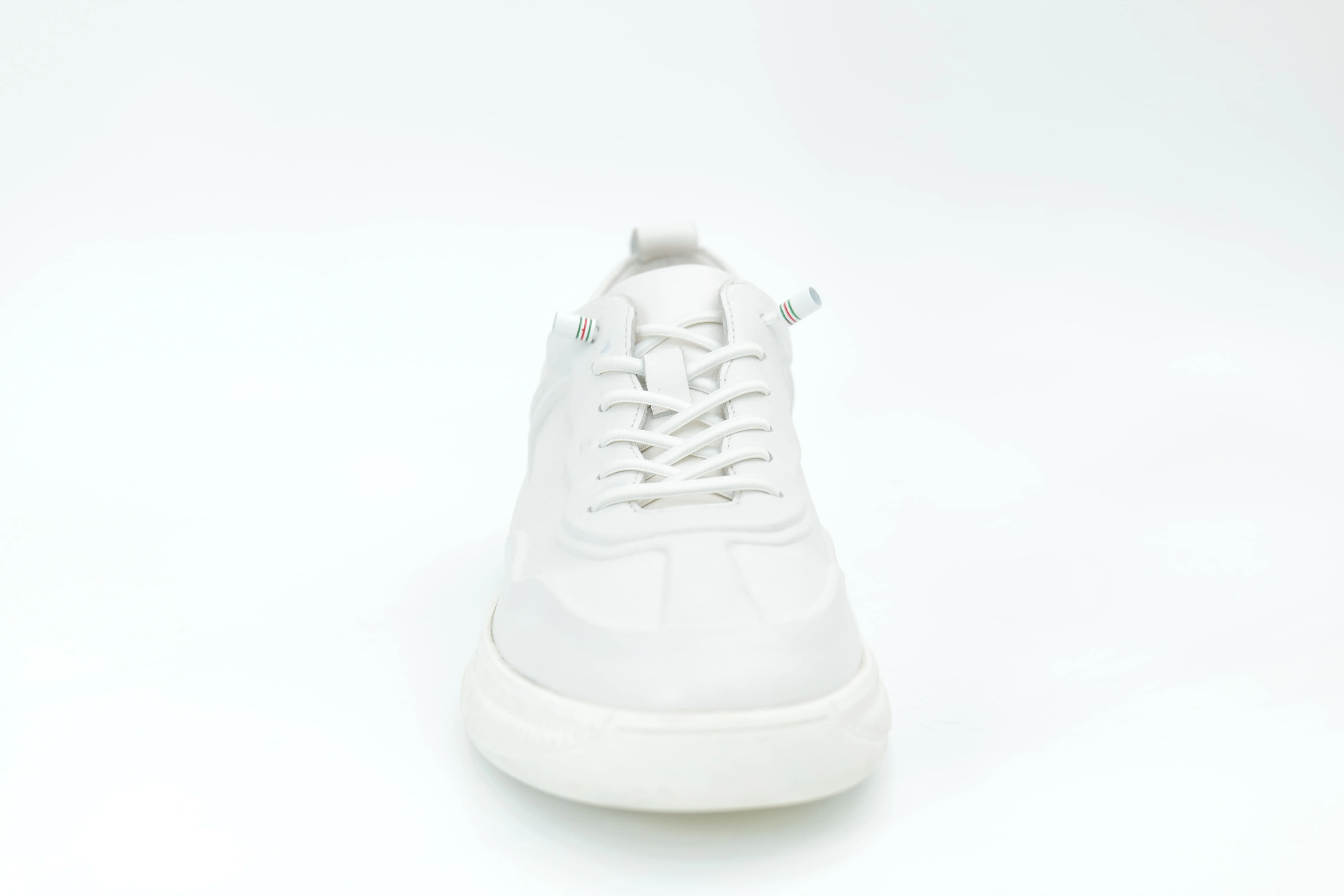 Sports shoes