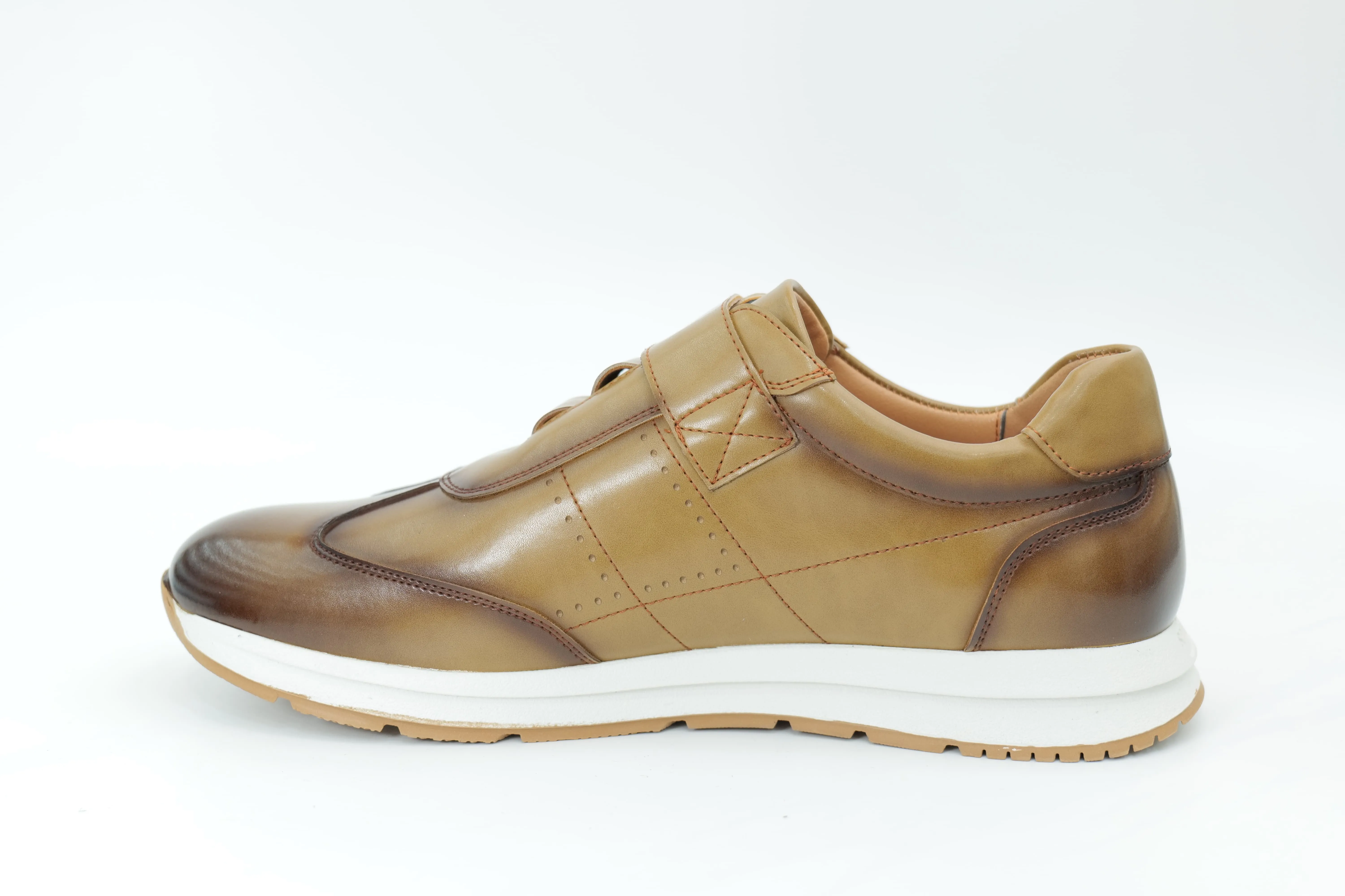 Sports shoes
