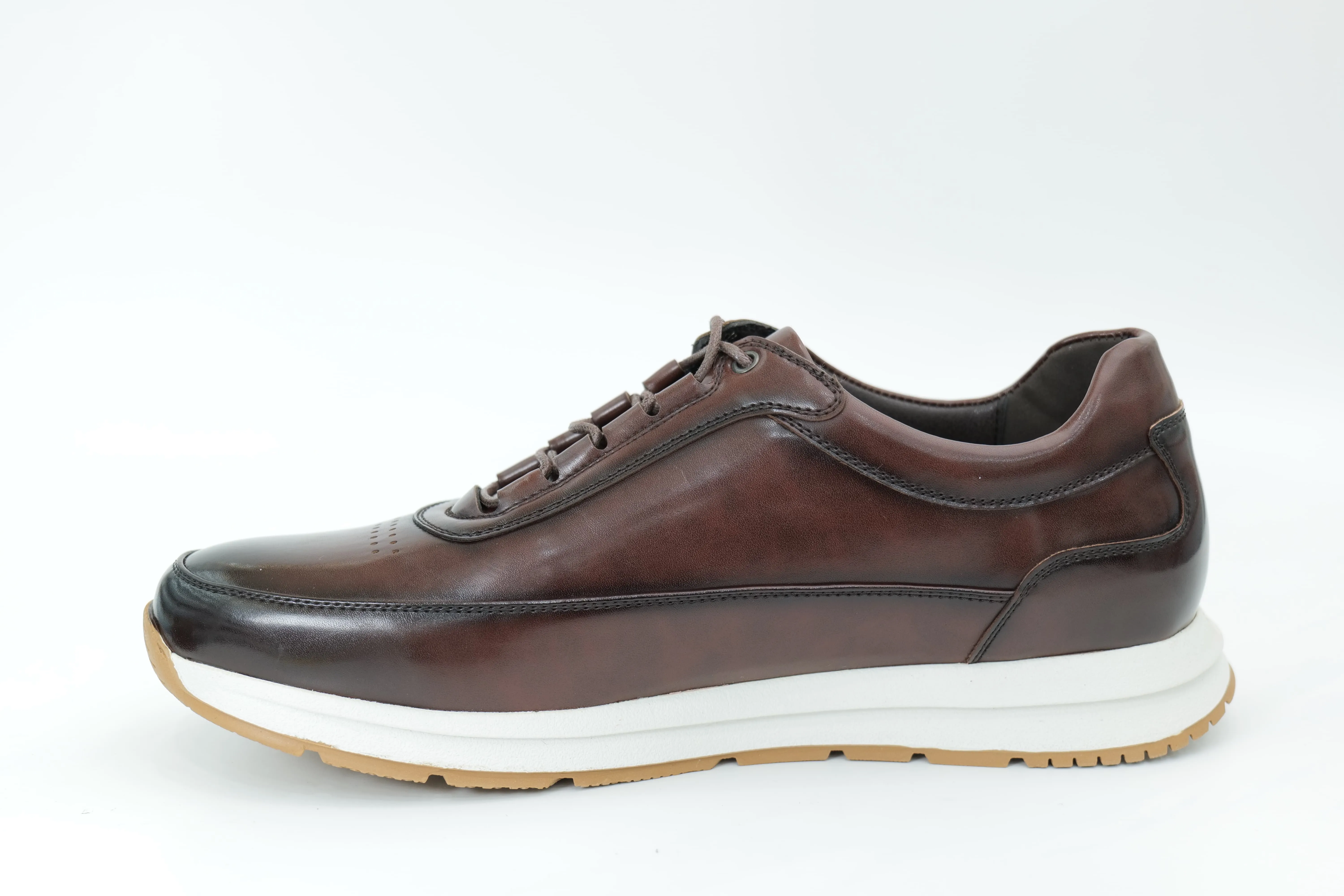 Sports shoes