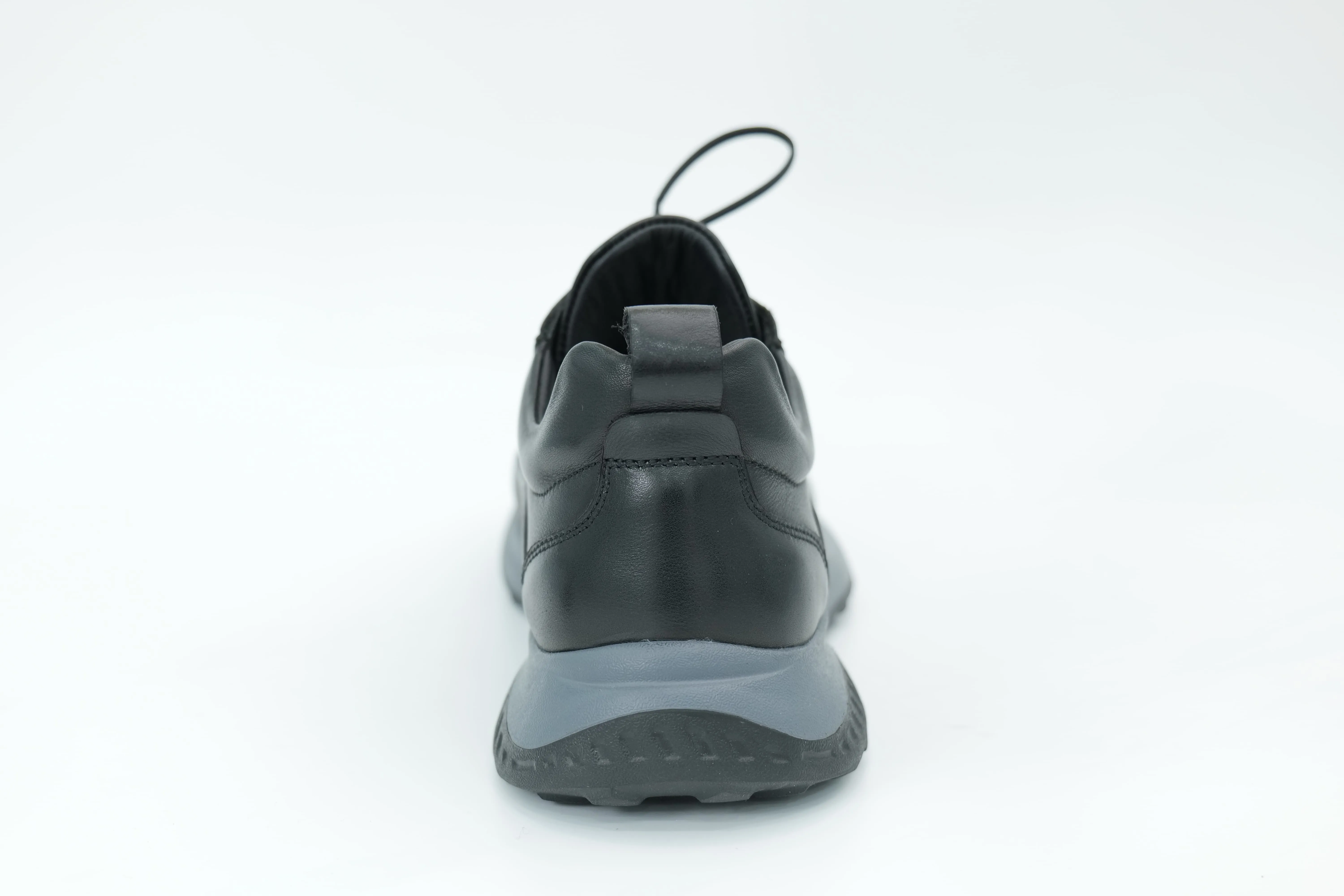 Sports shoes