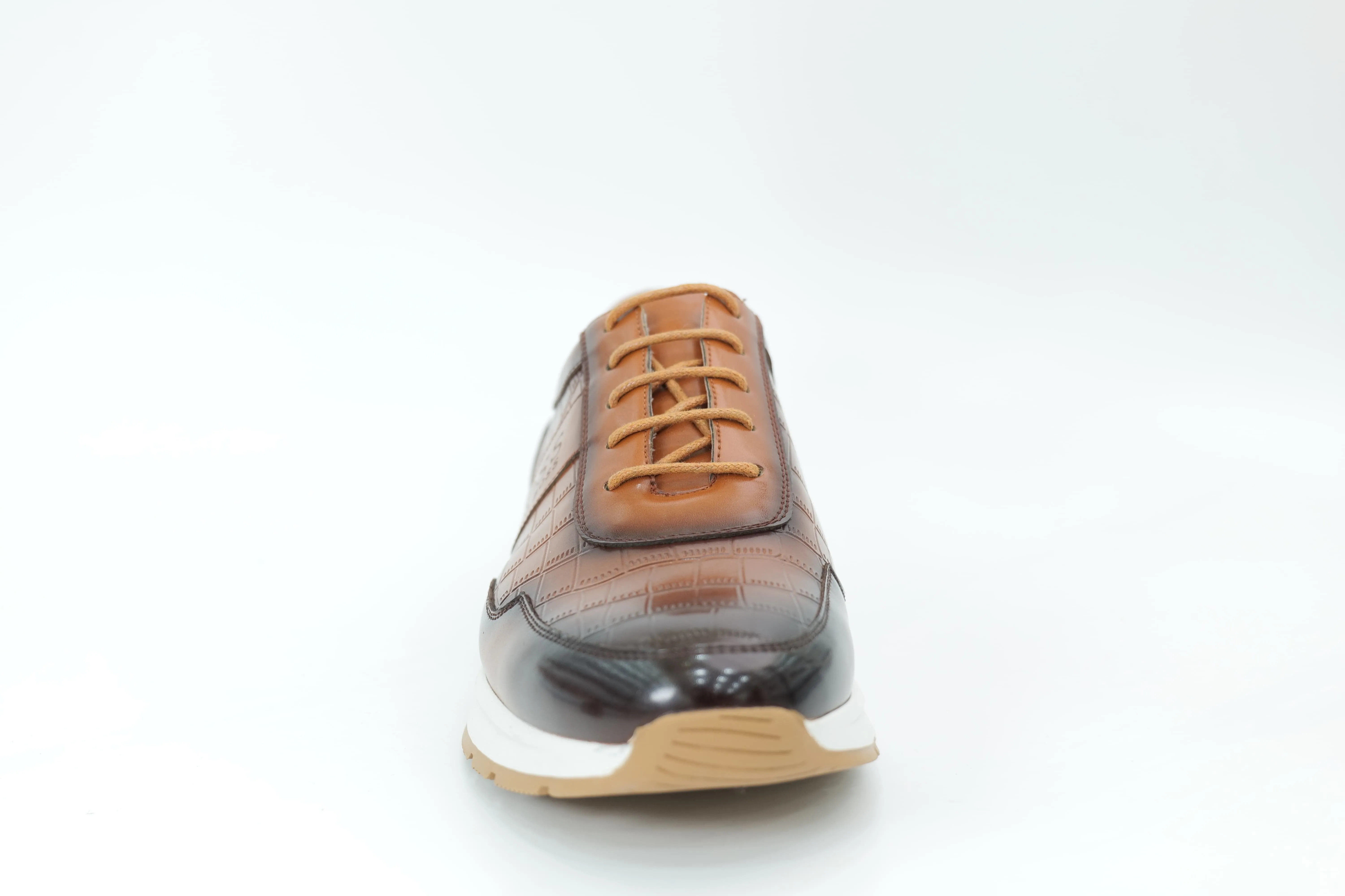 Sports shoes