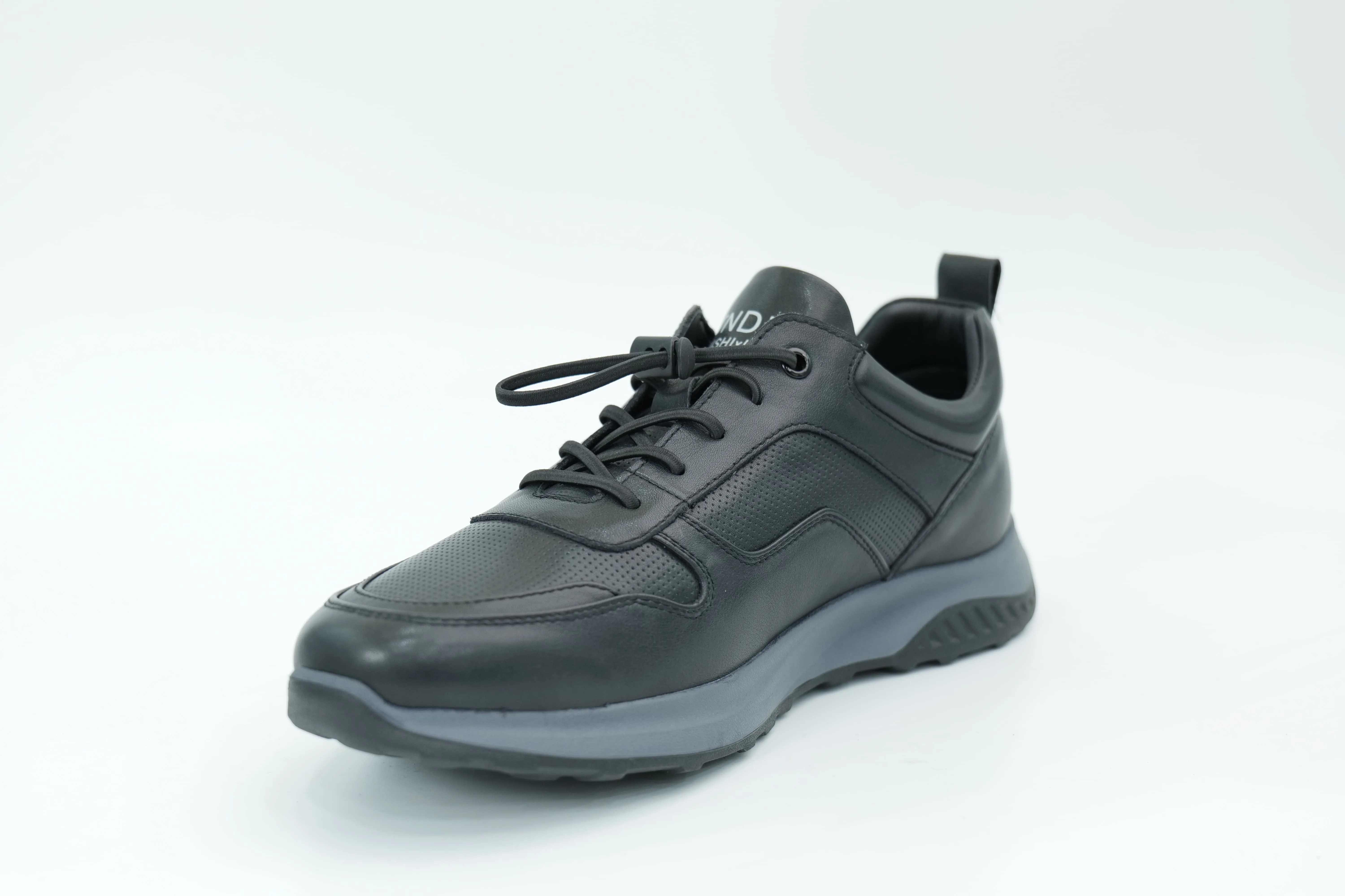 Sports shoes