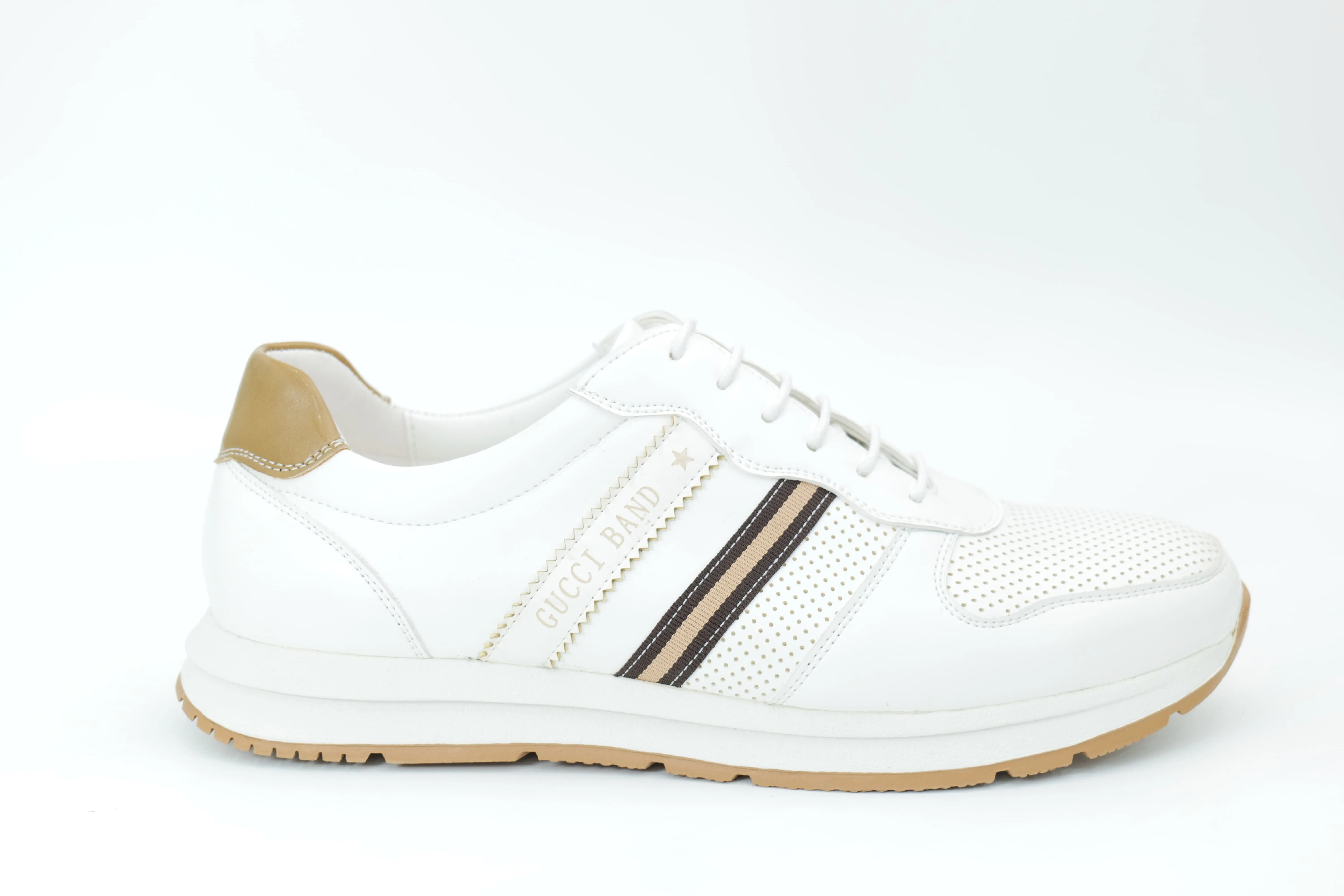 Sports shoes