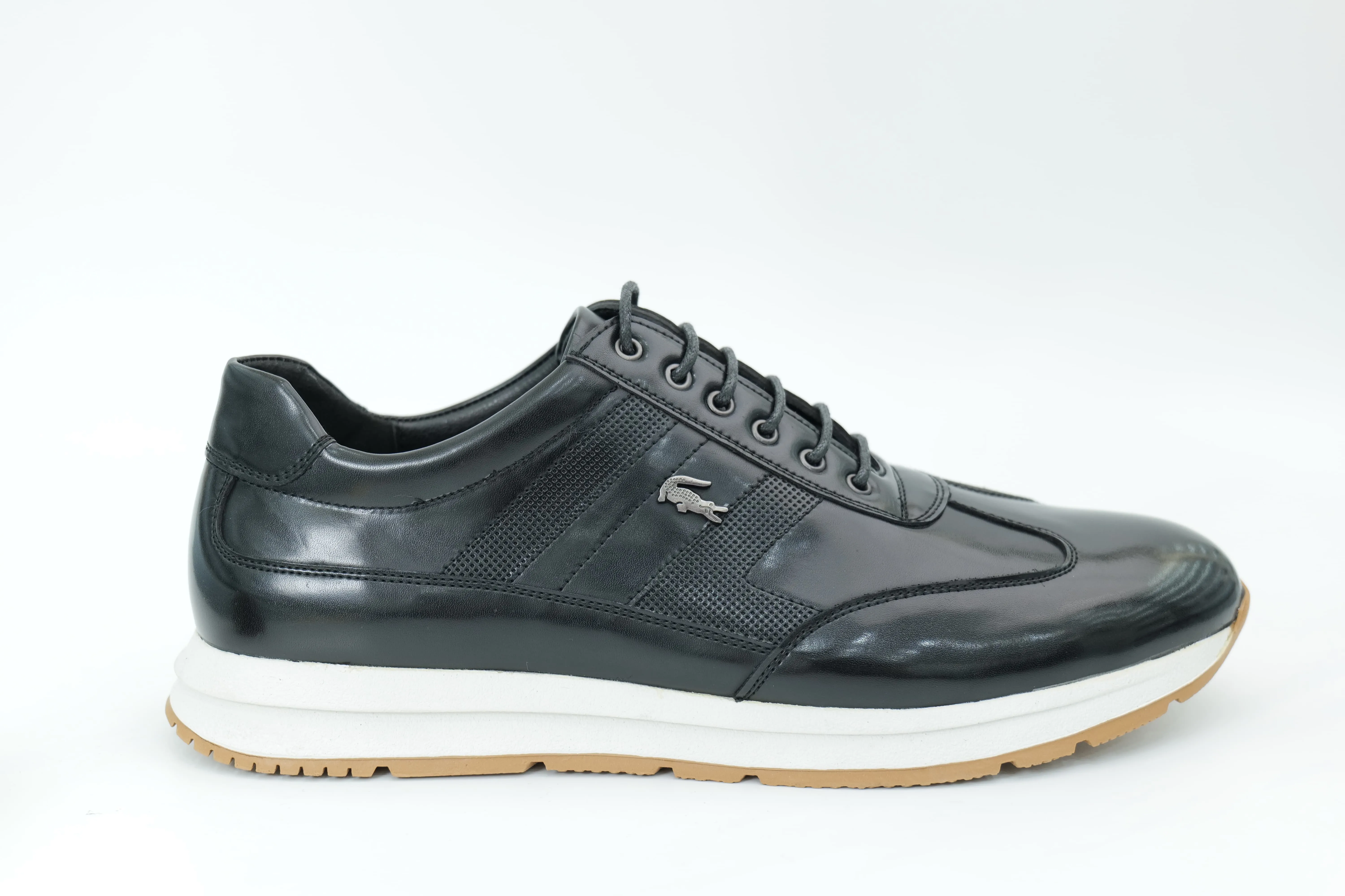 Sports shoes