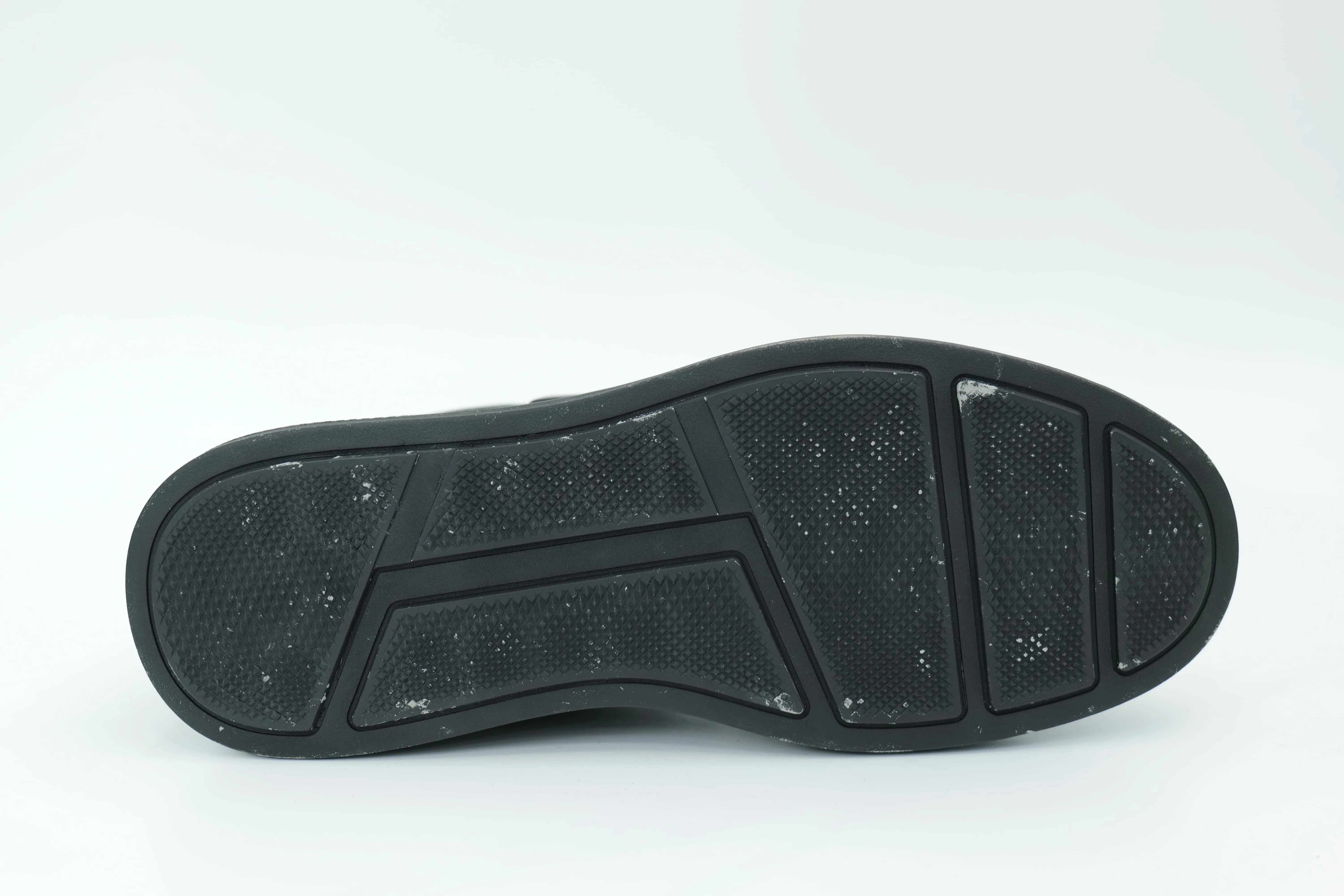 Sports shoes