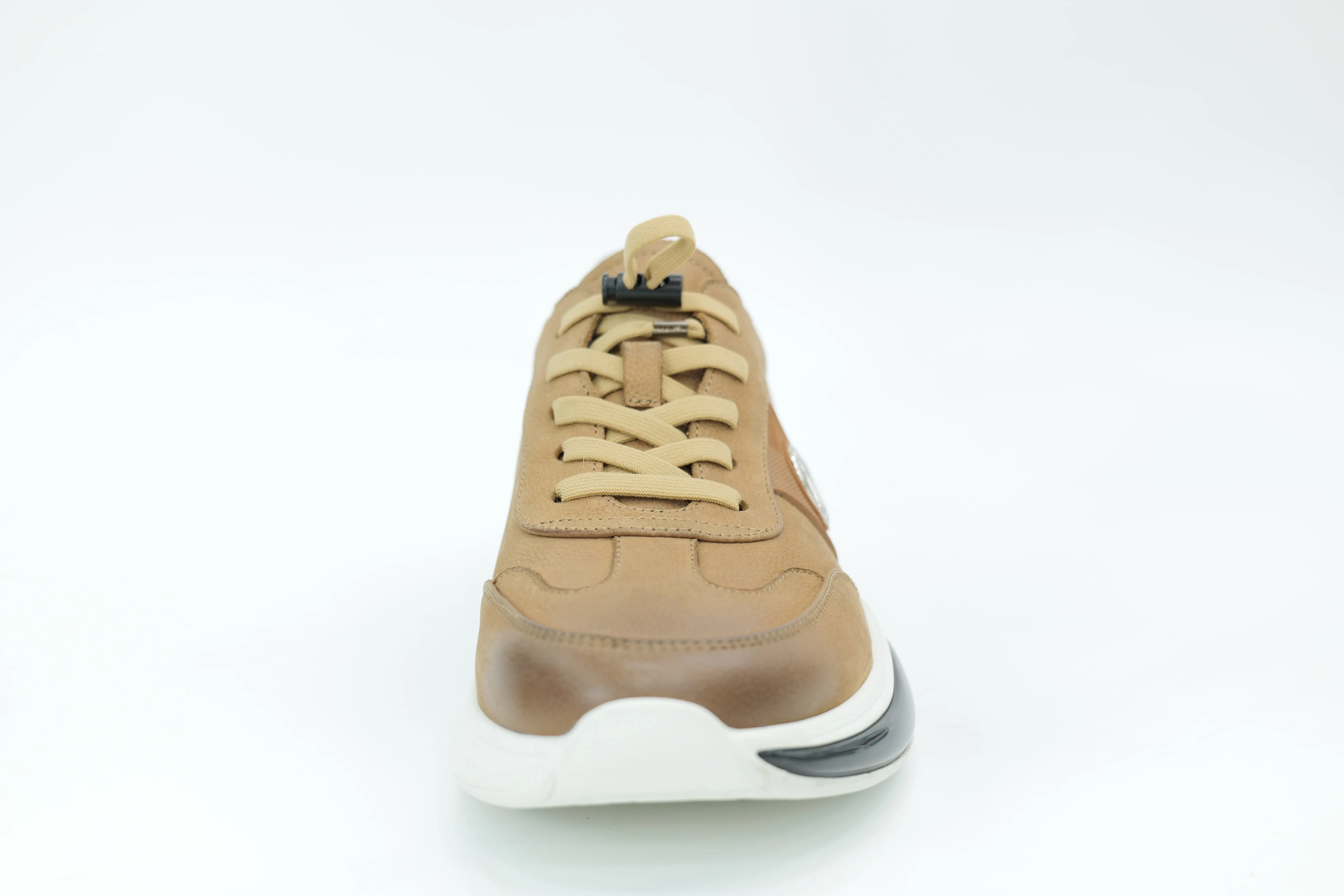 Sports shoes