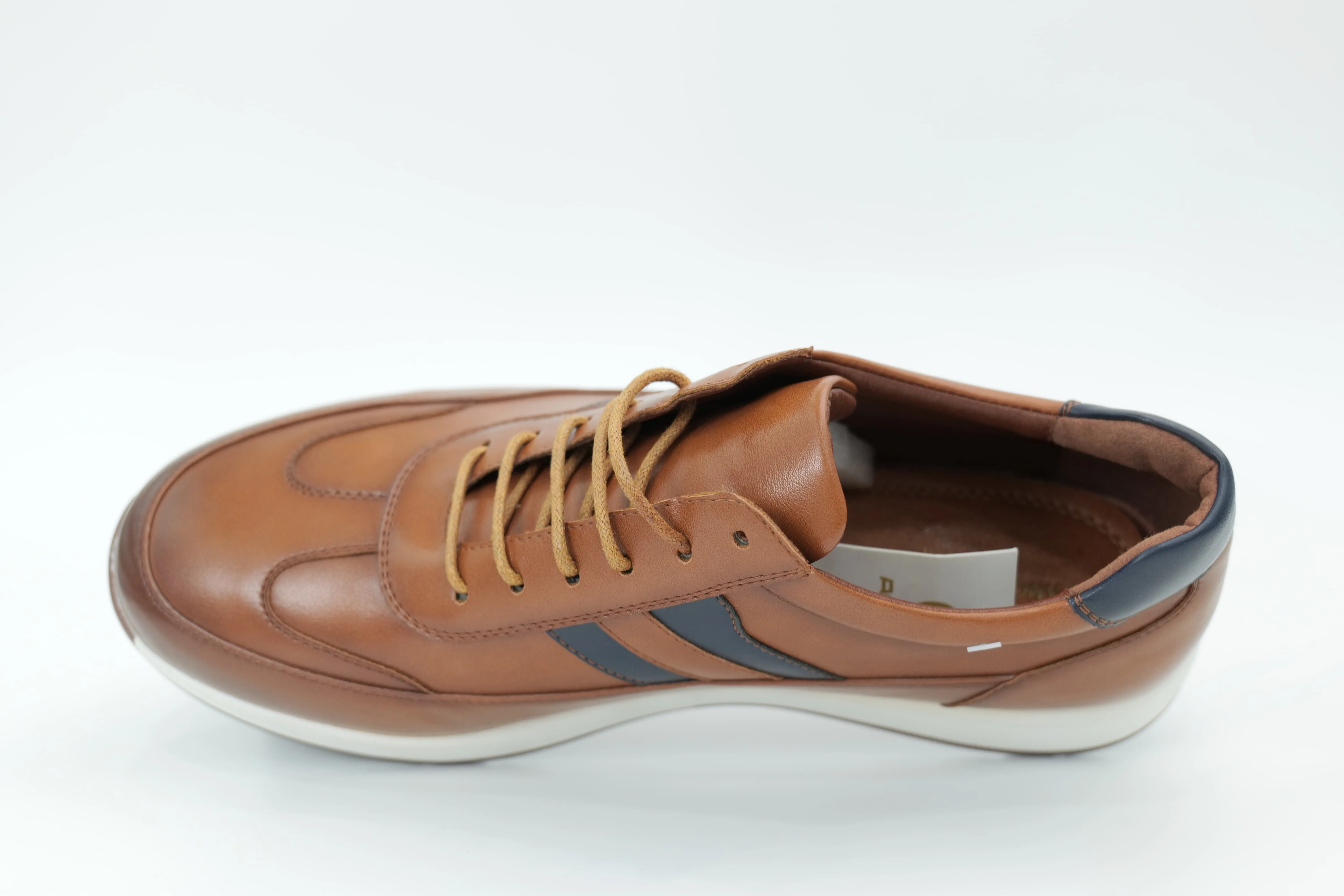 Sports shoes