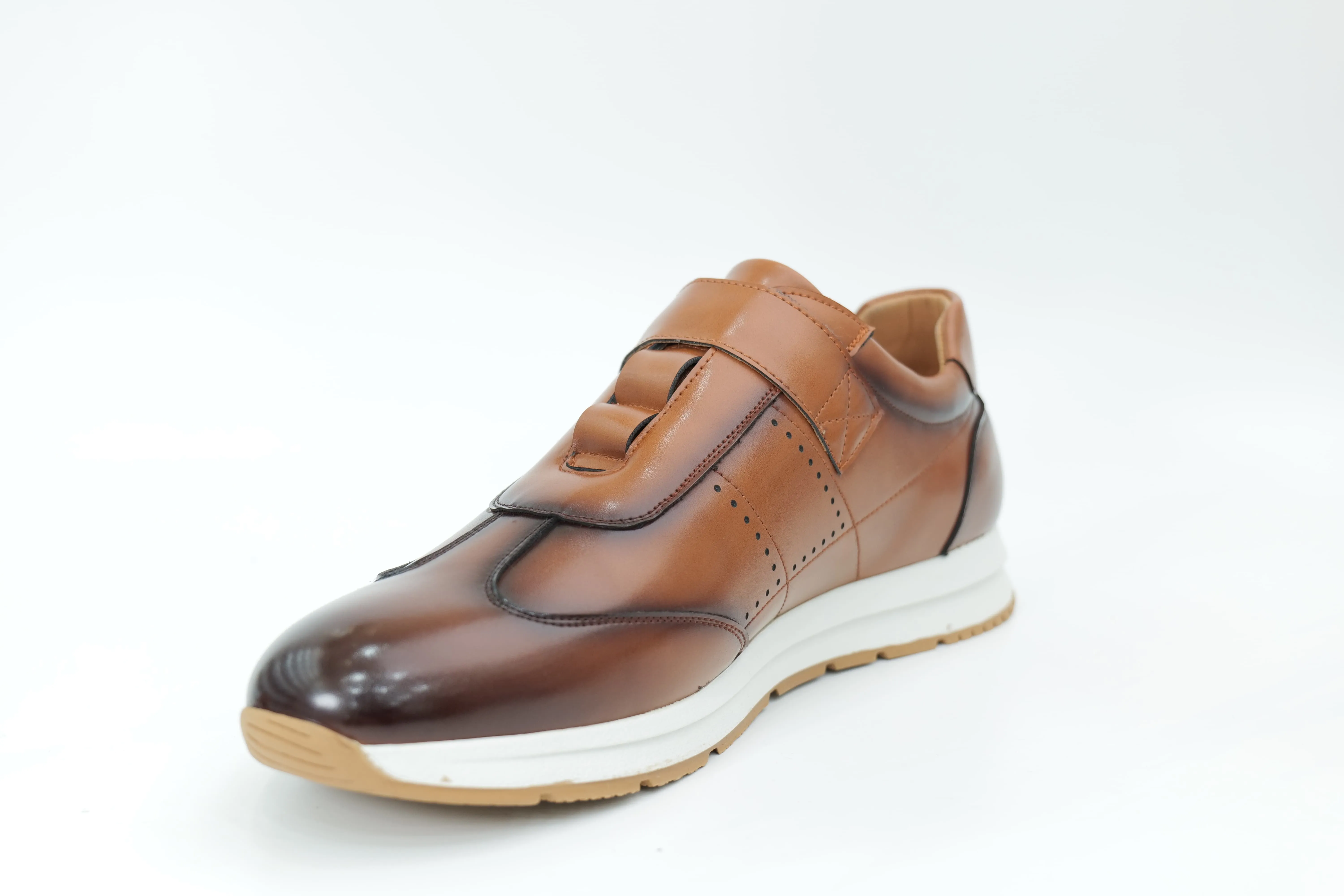 Sports shoes