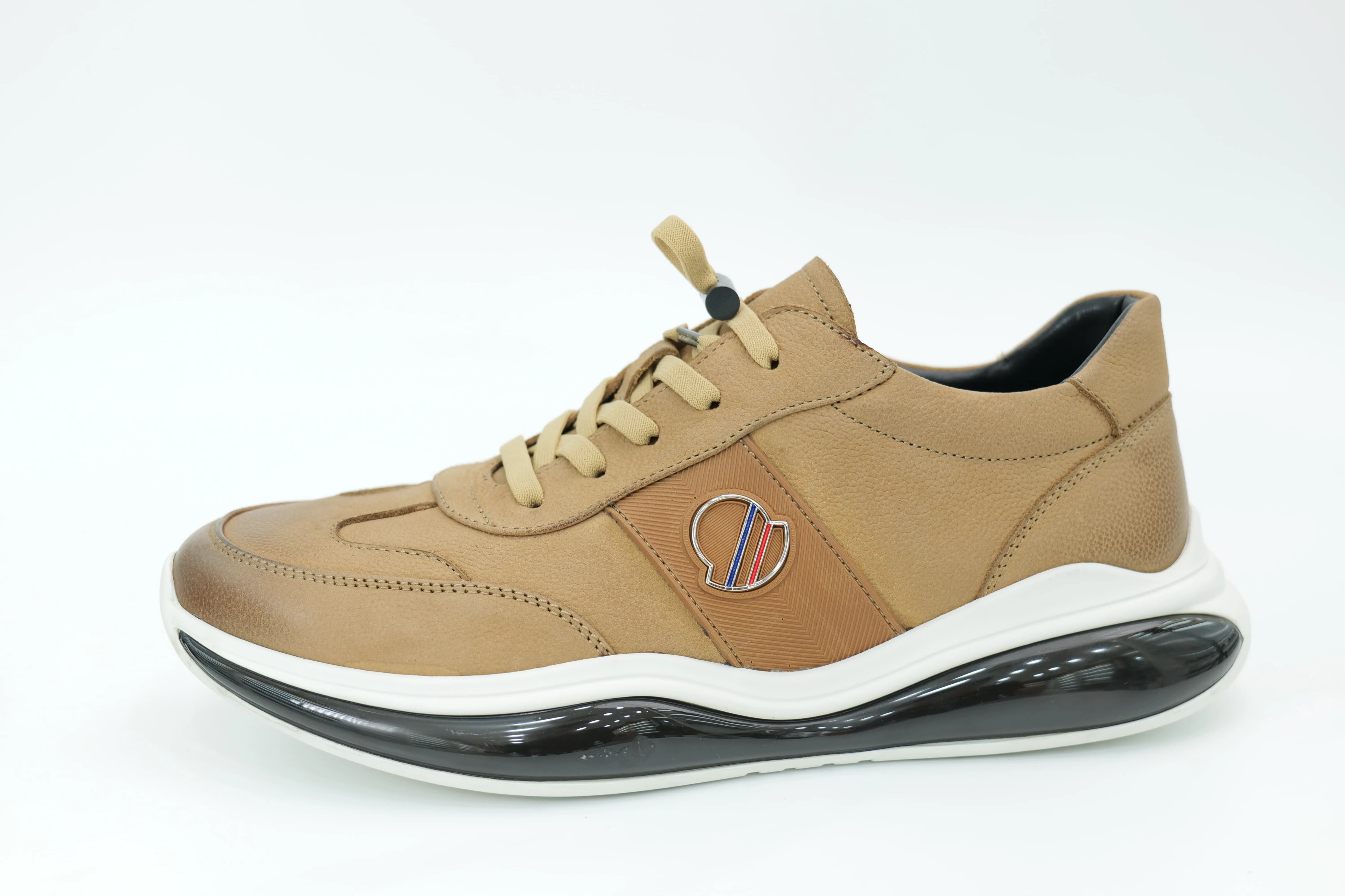 Sports shoes