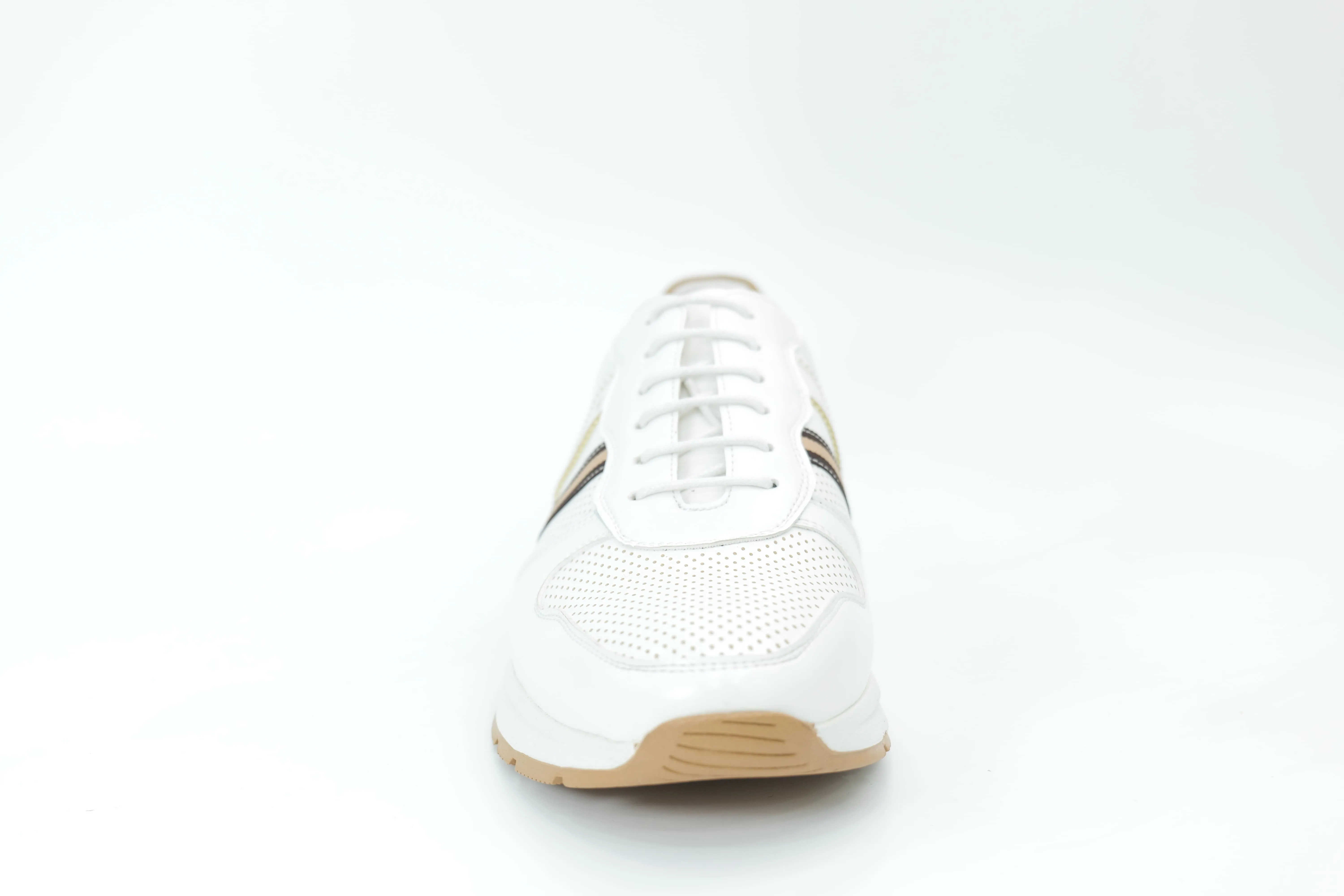 Sports shoes