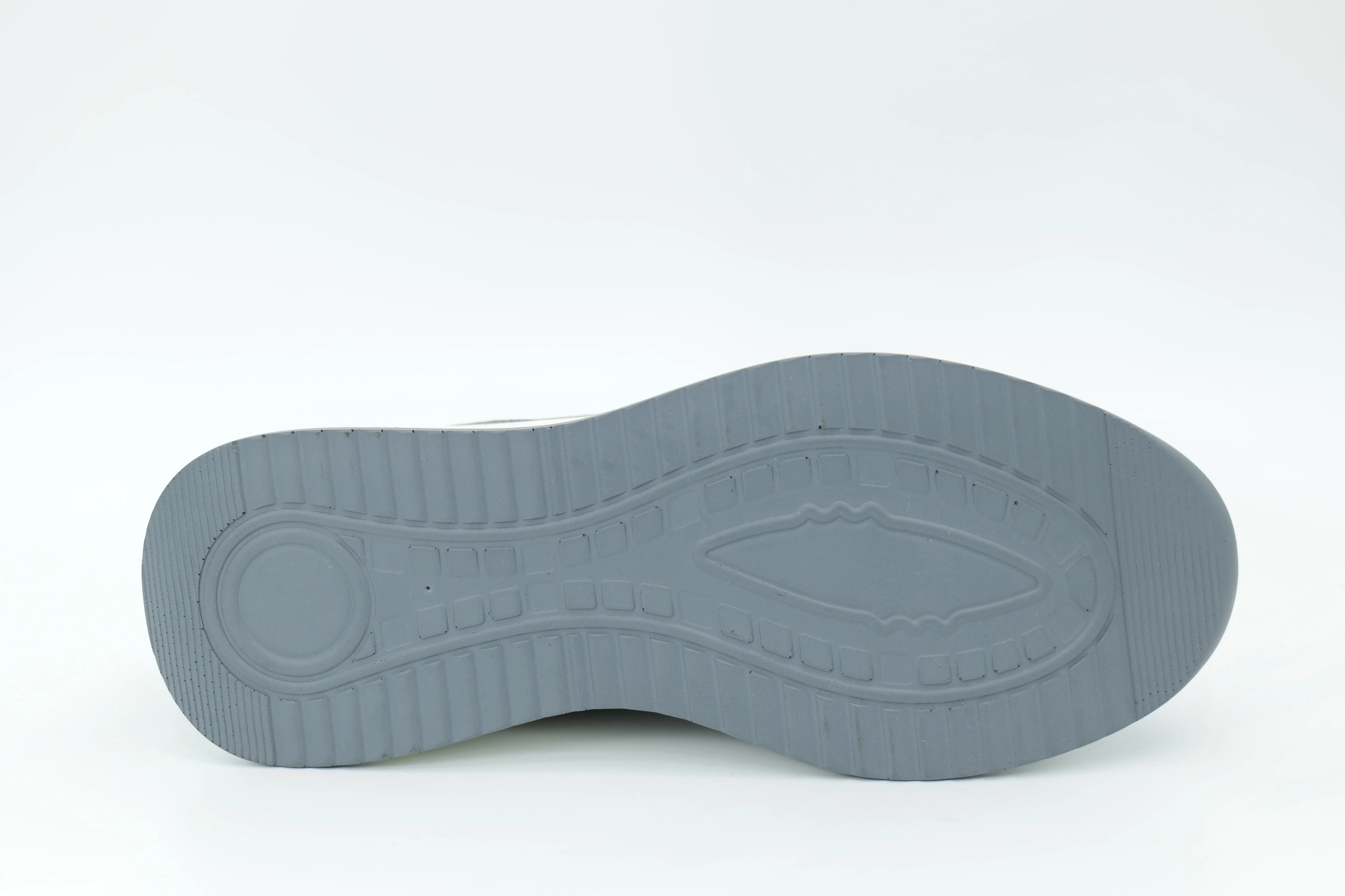 Sports shoes