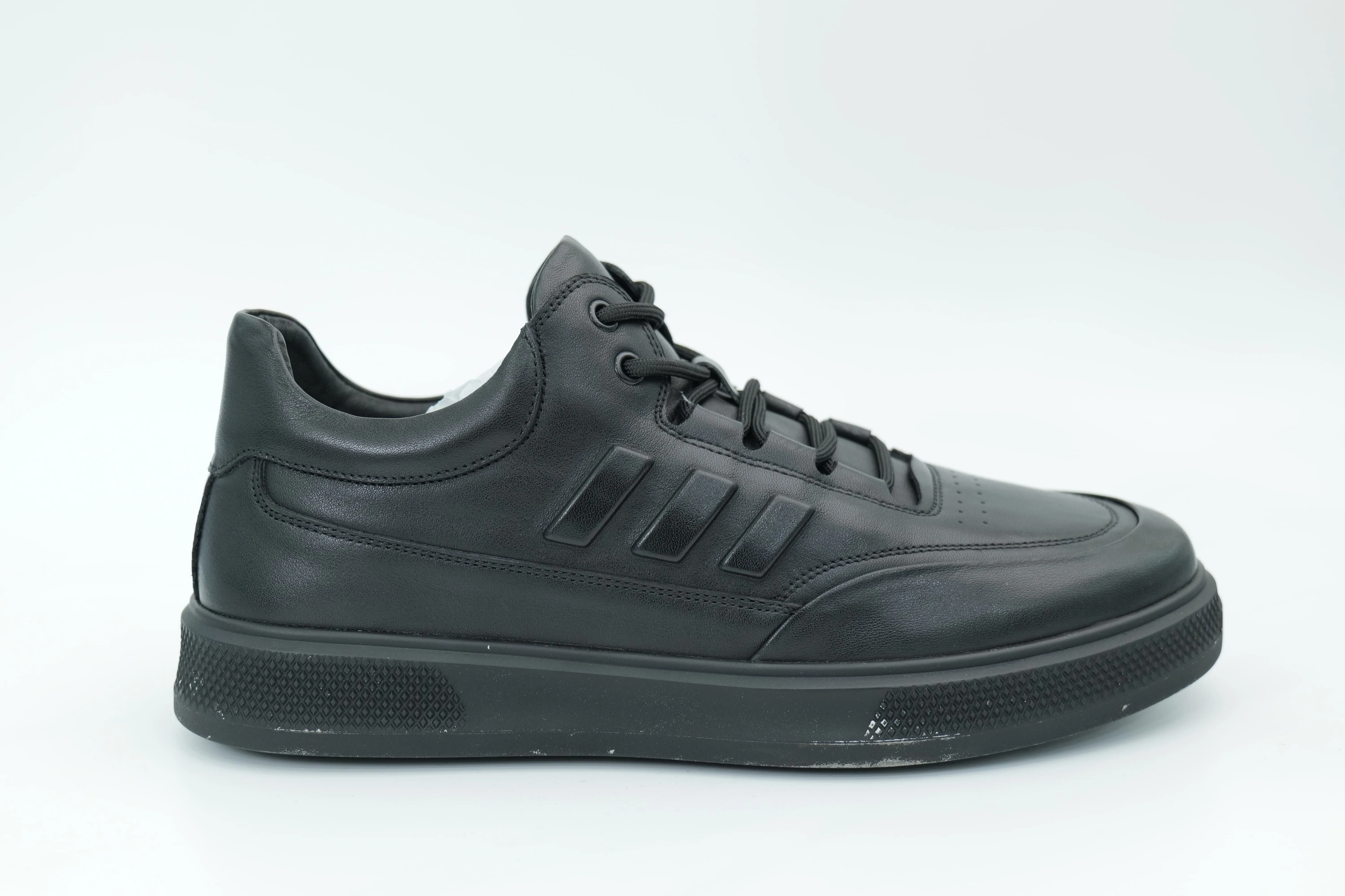 Sports shoes