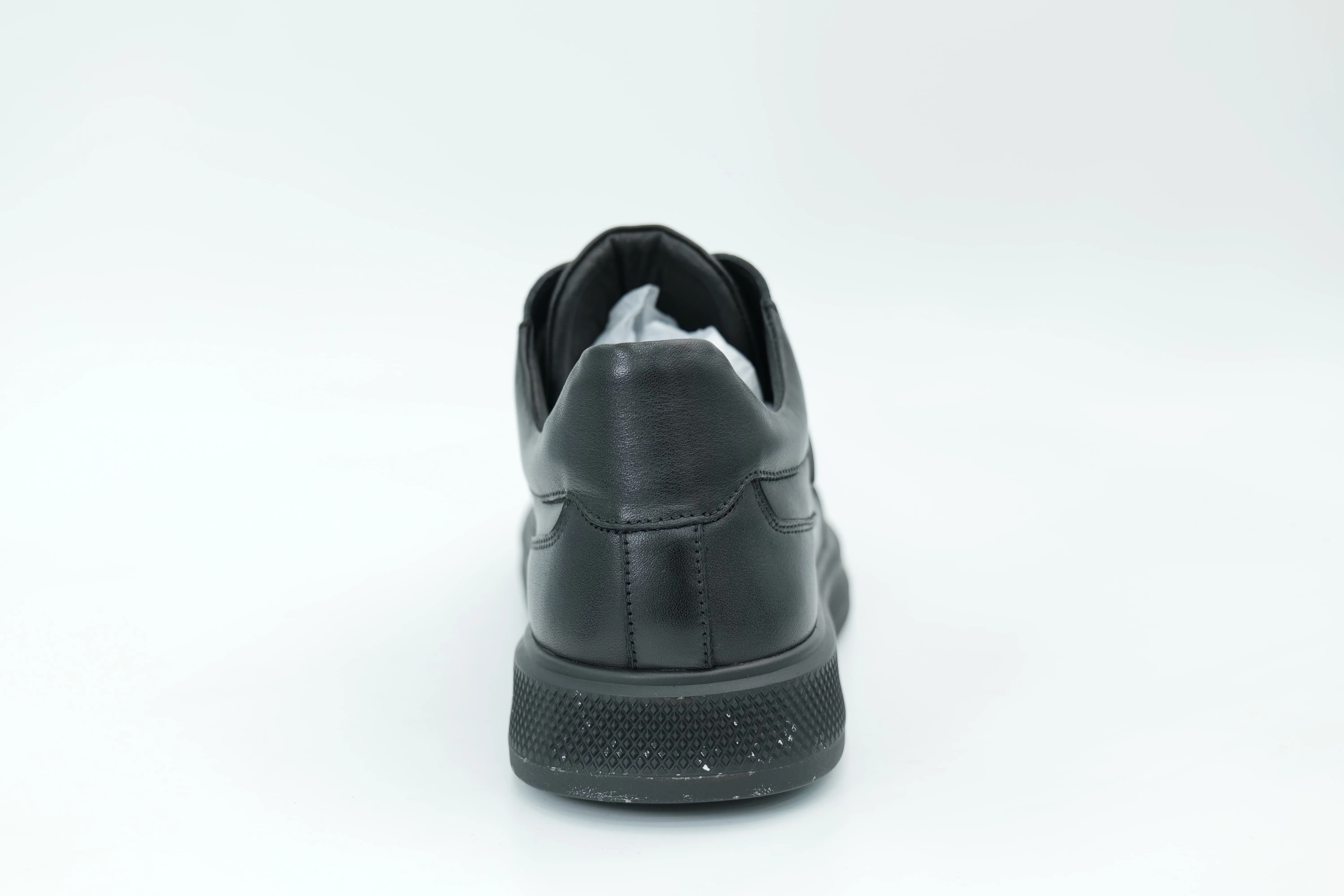 Sports shoes