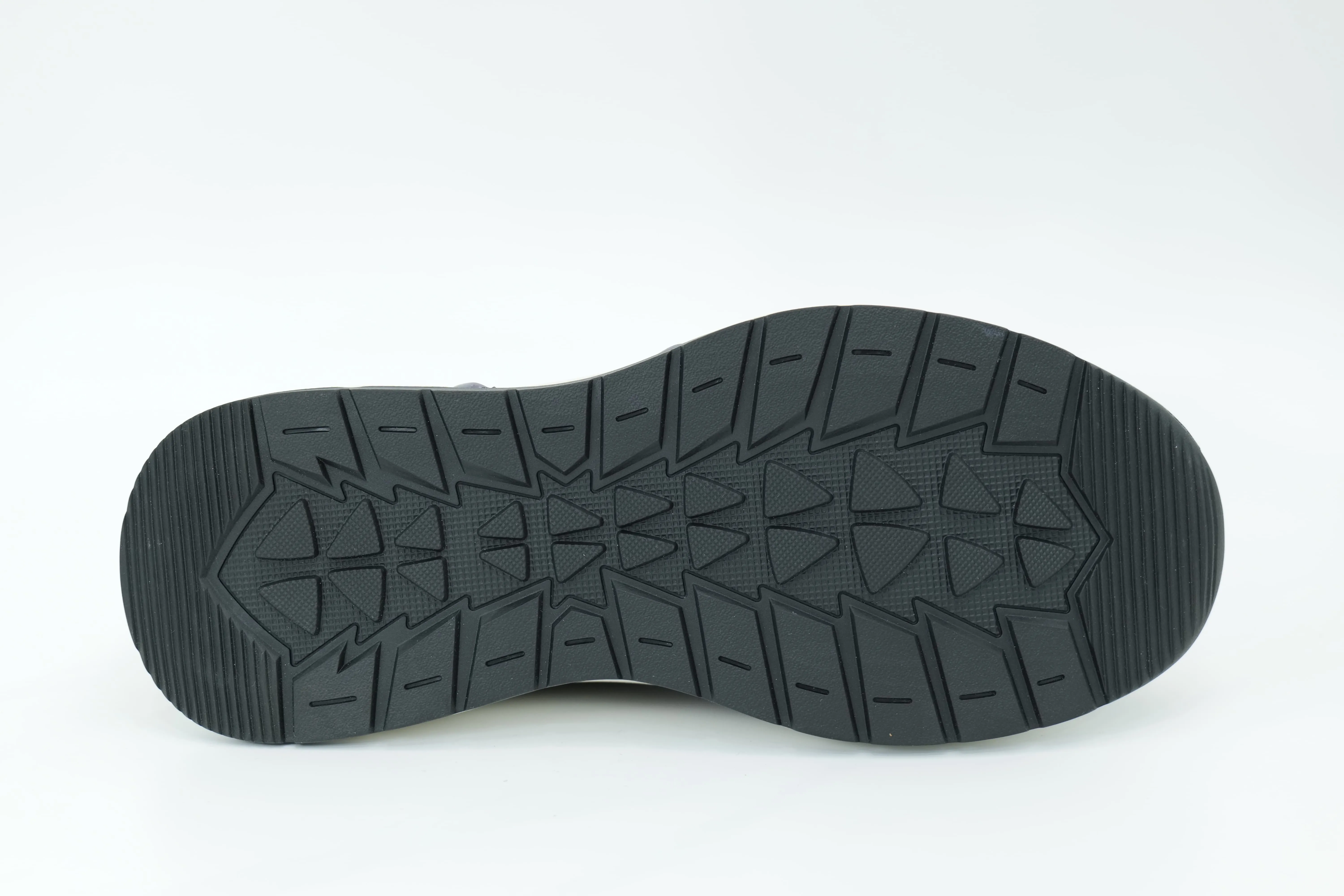 Sports shoes