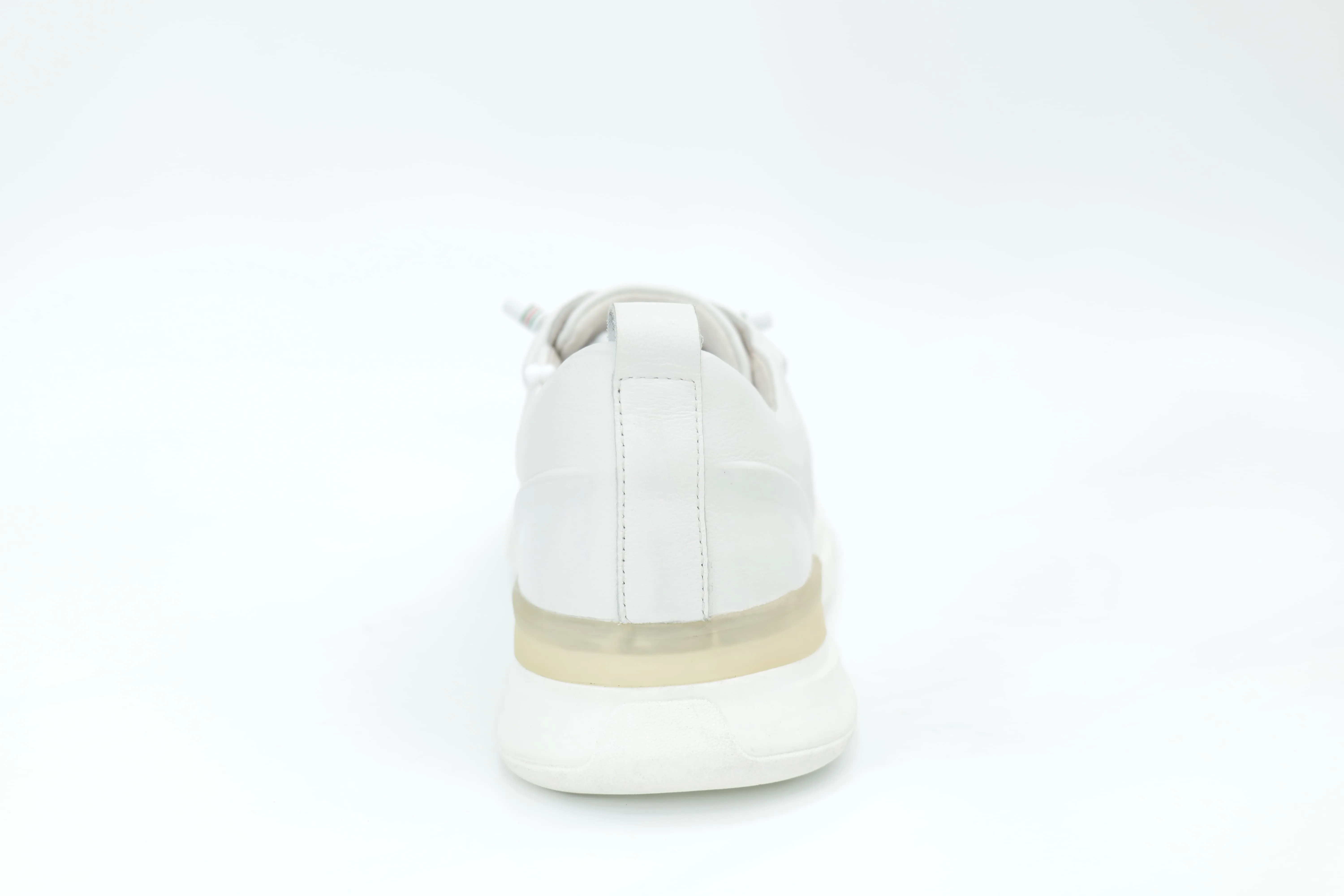 Sports shoes
