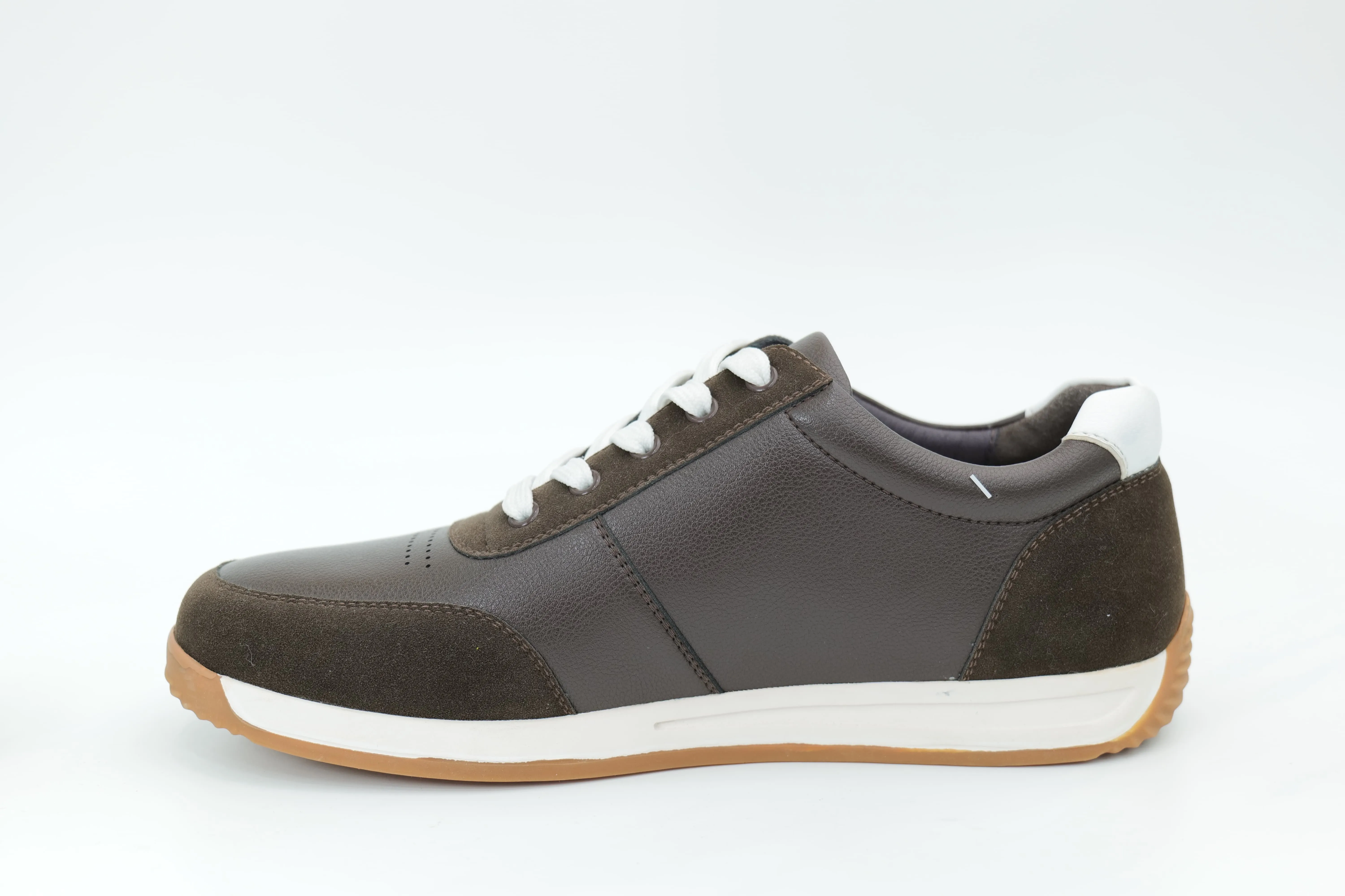 Sports shoes