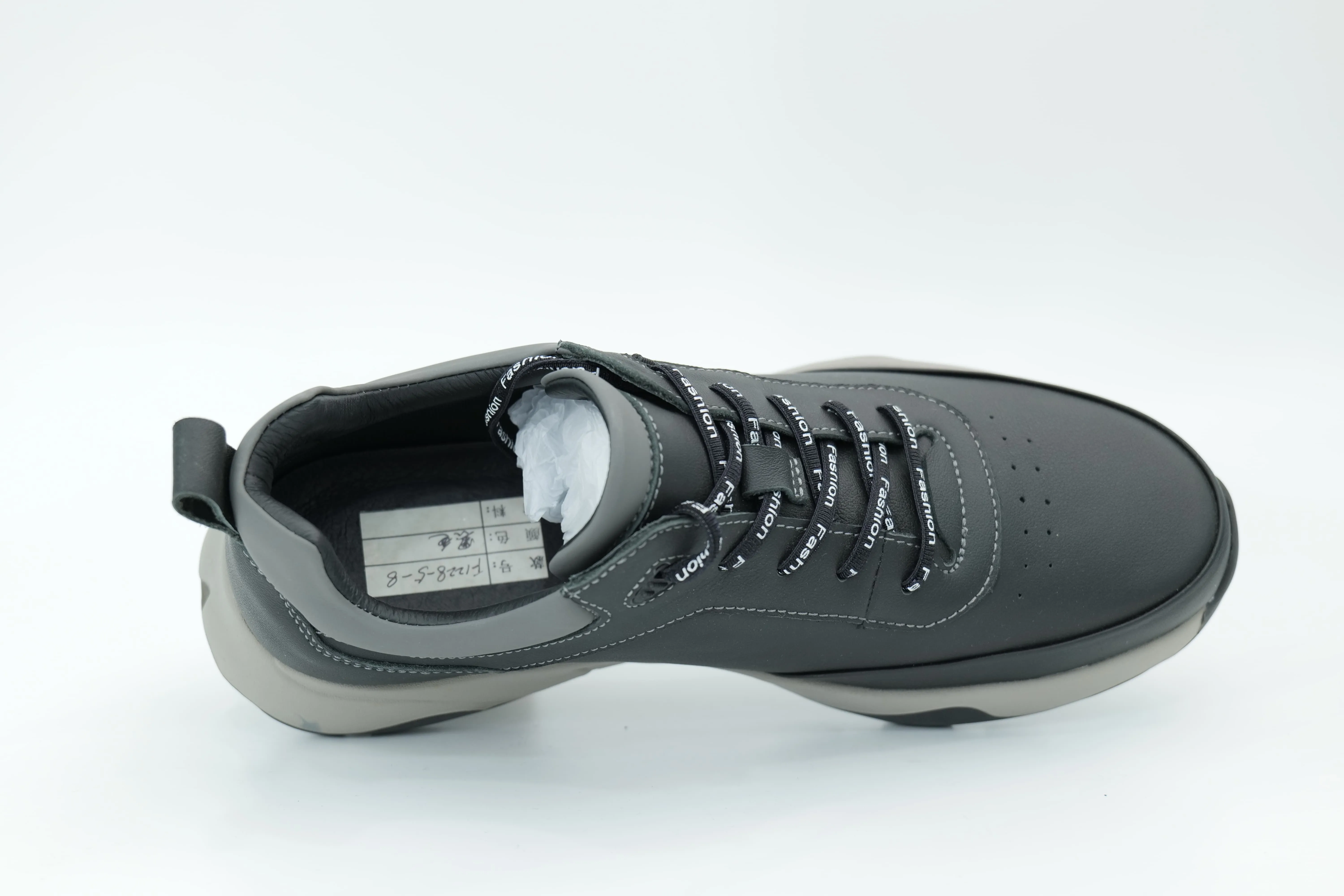 Sports shoes