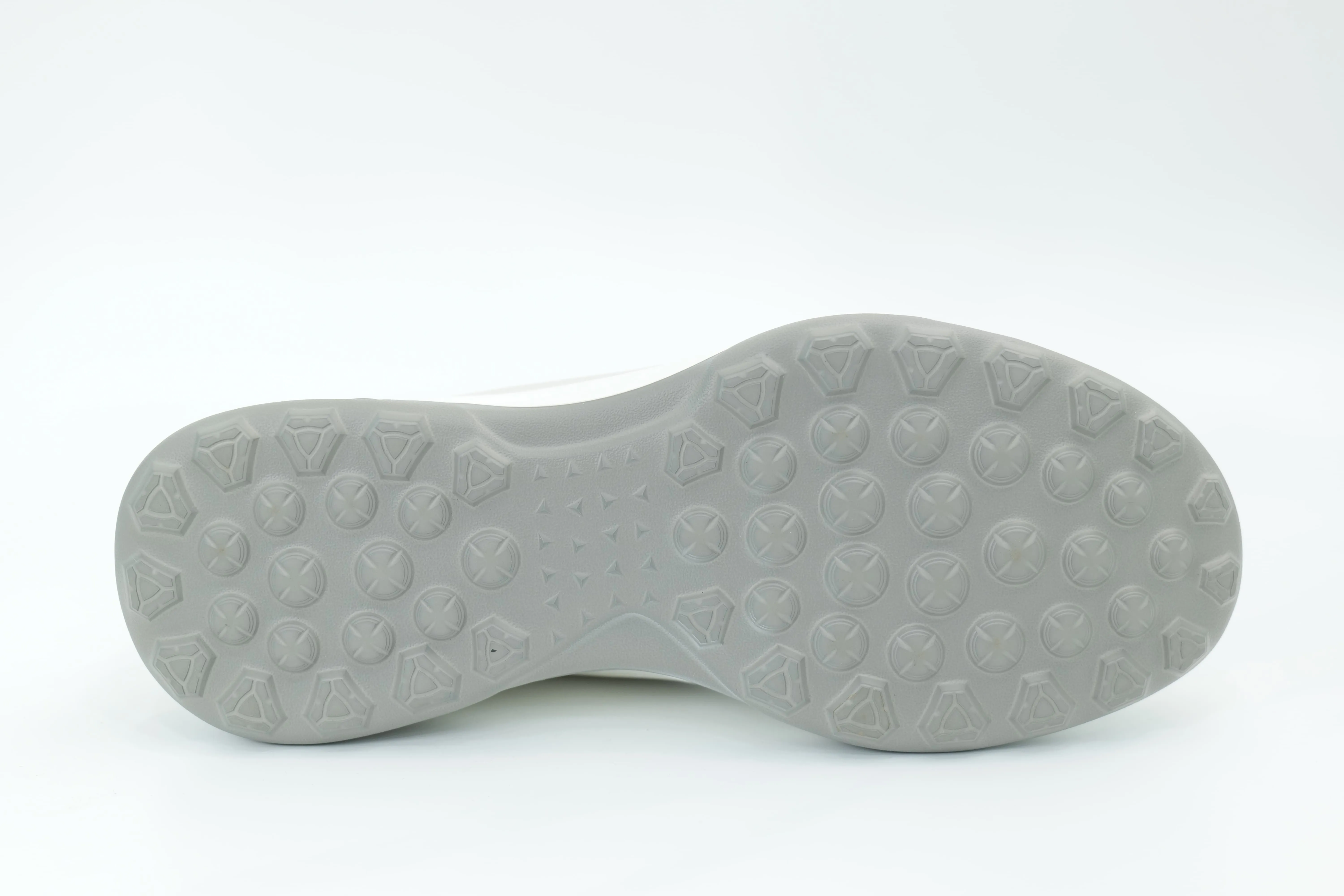 Sports shoes