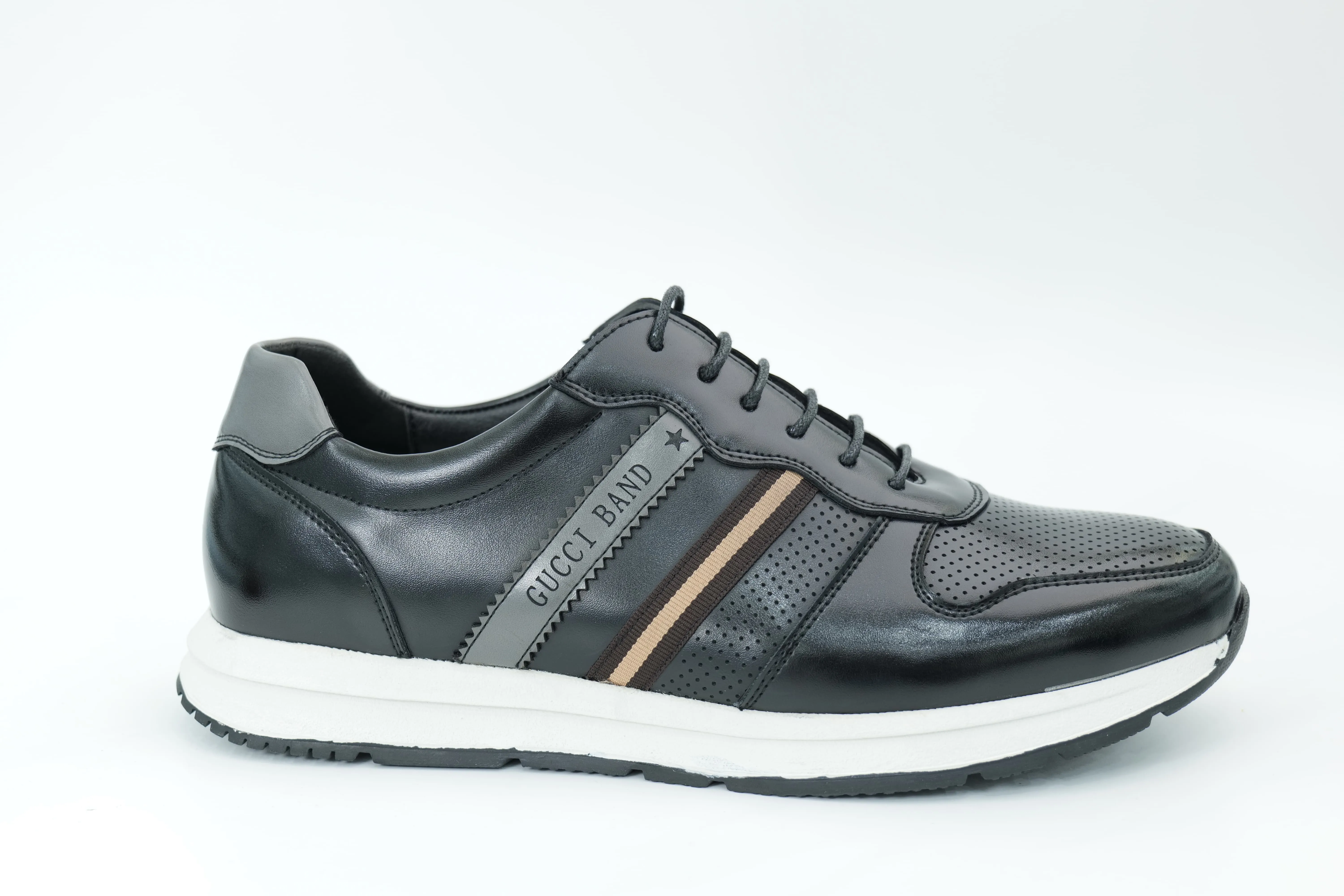 Sports shoes
