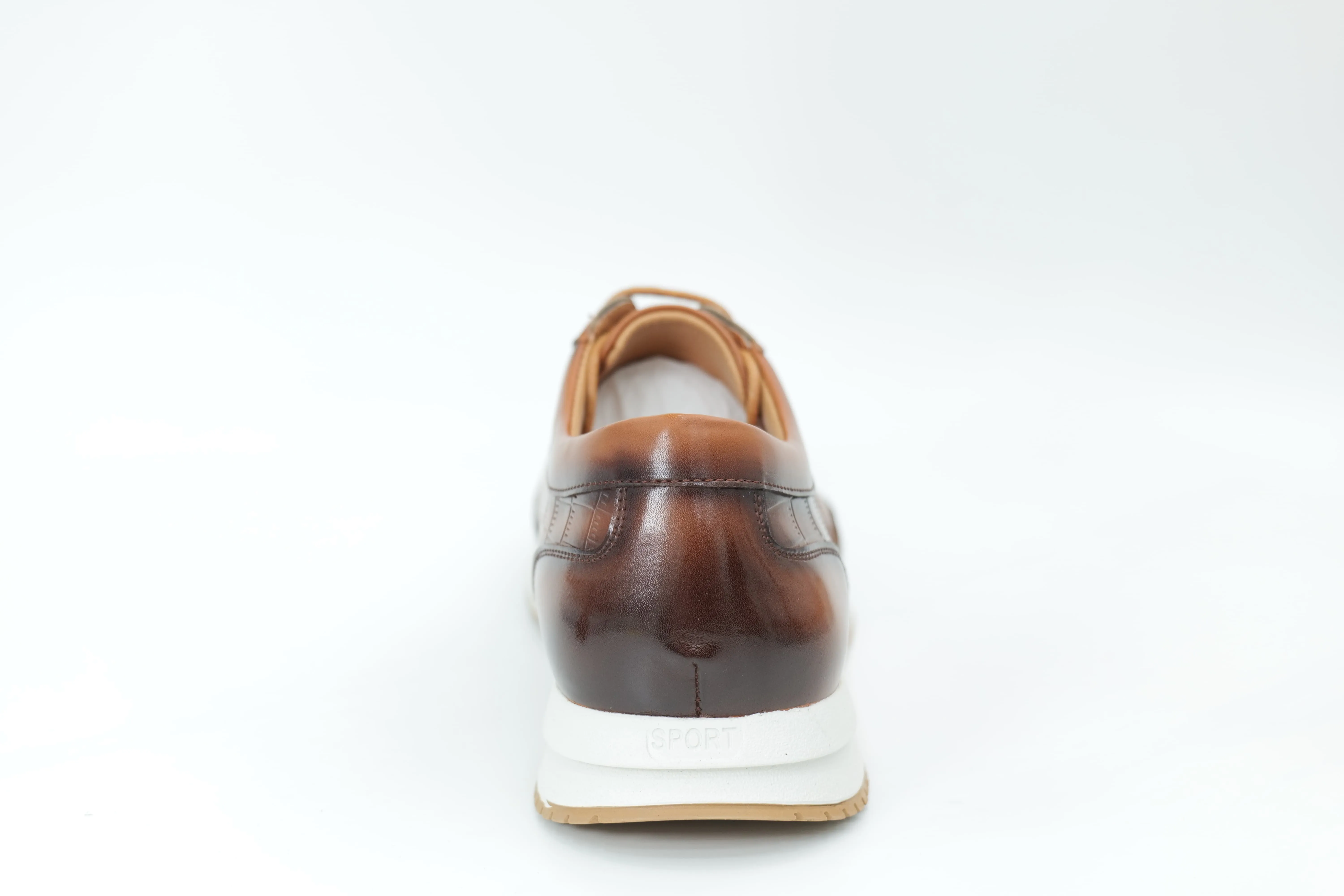 Sports shoes