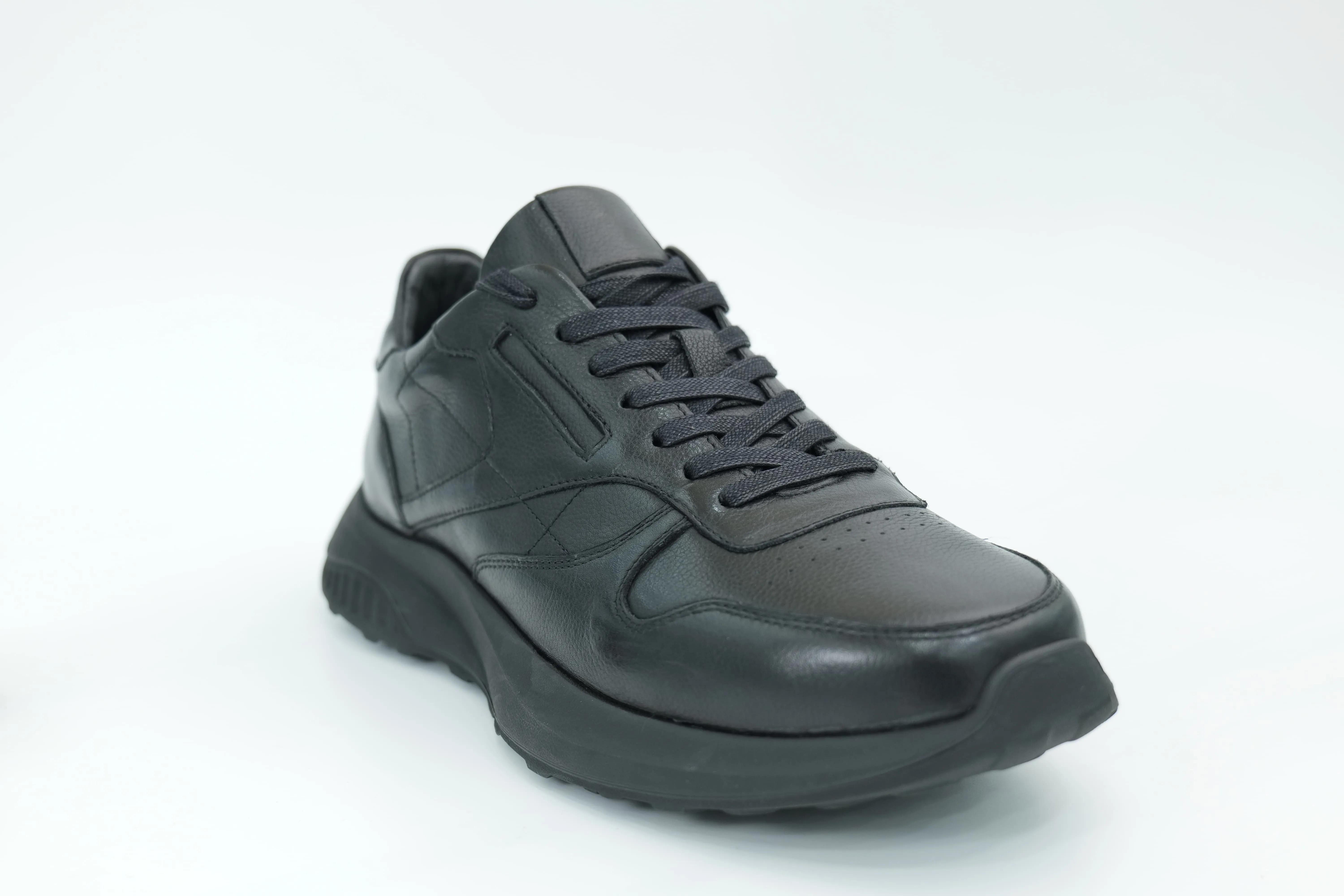 Sports shoes