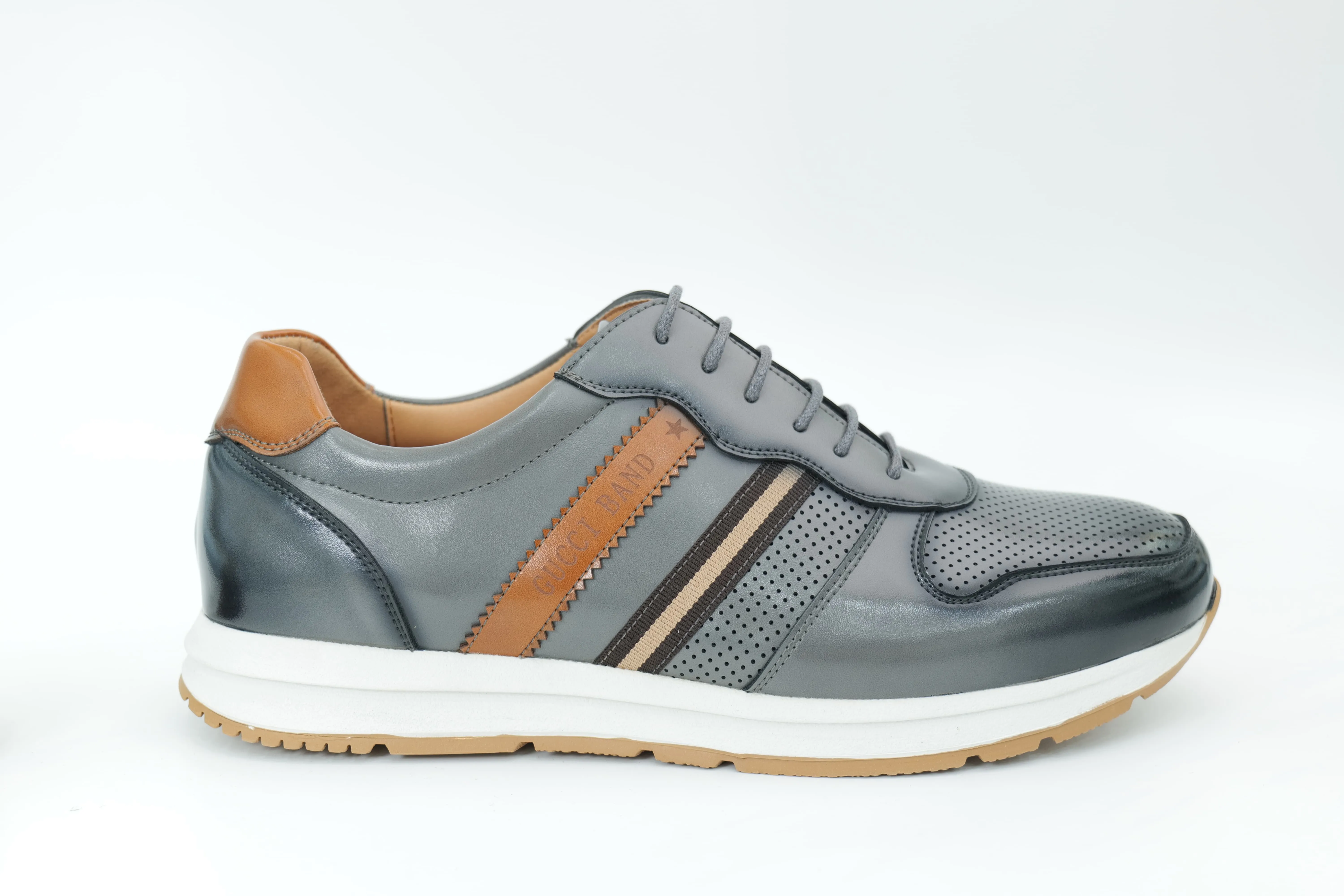 Sports shoes