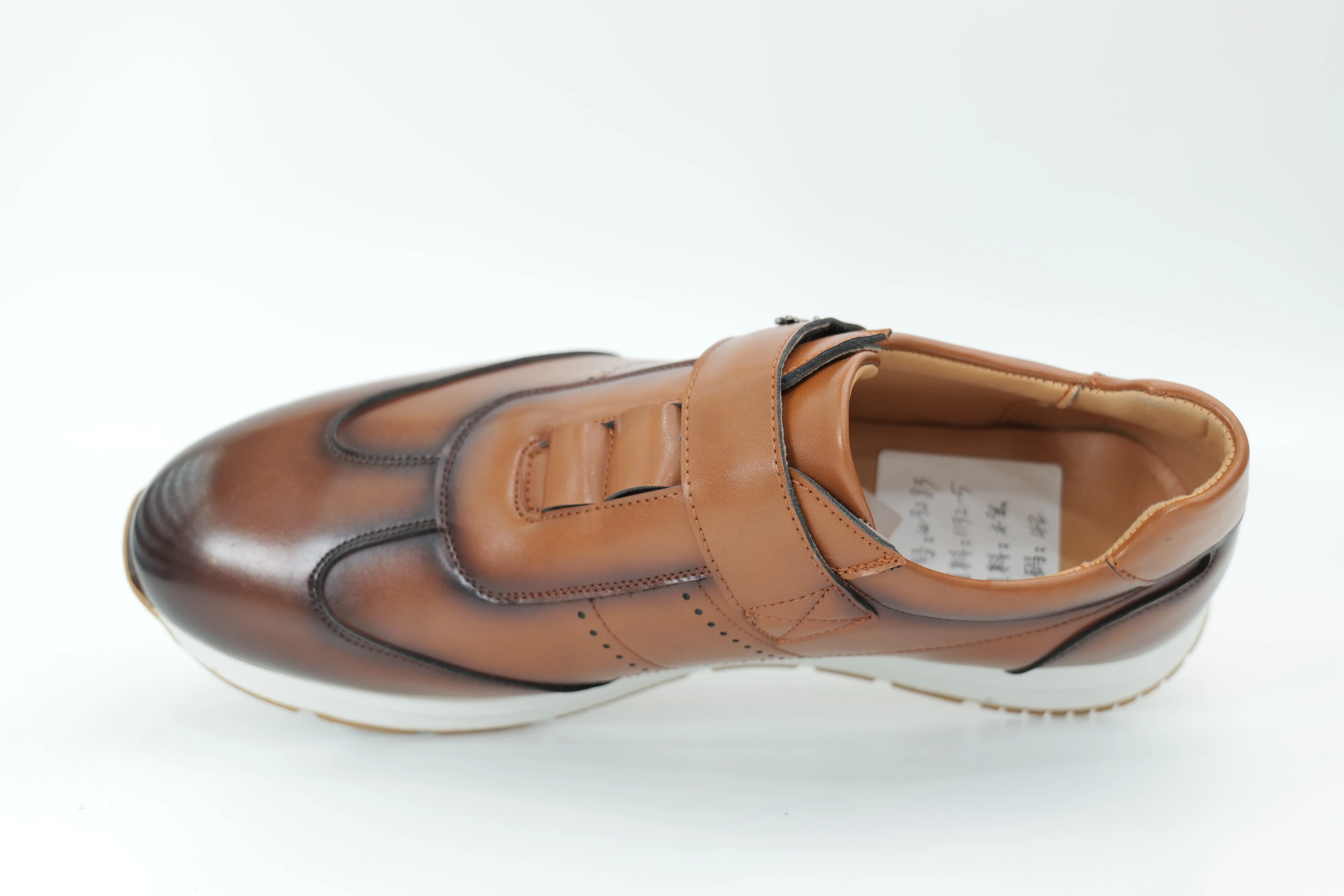 Sports shoes
