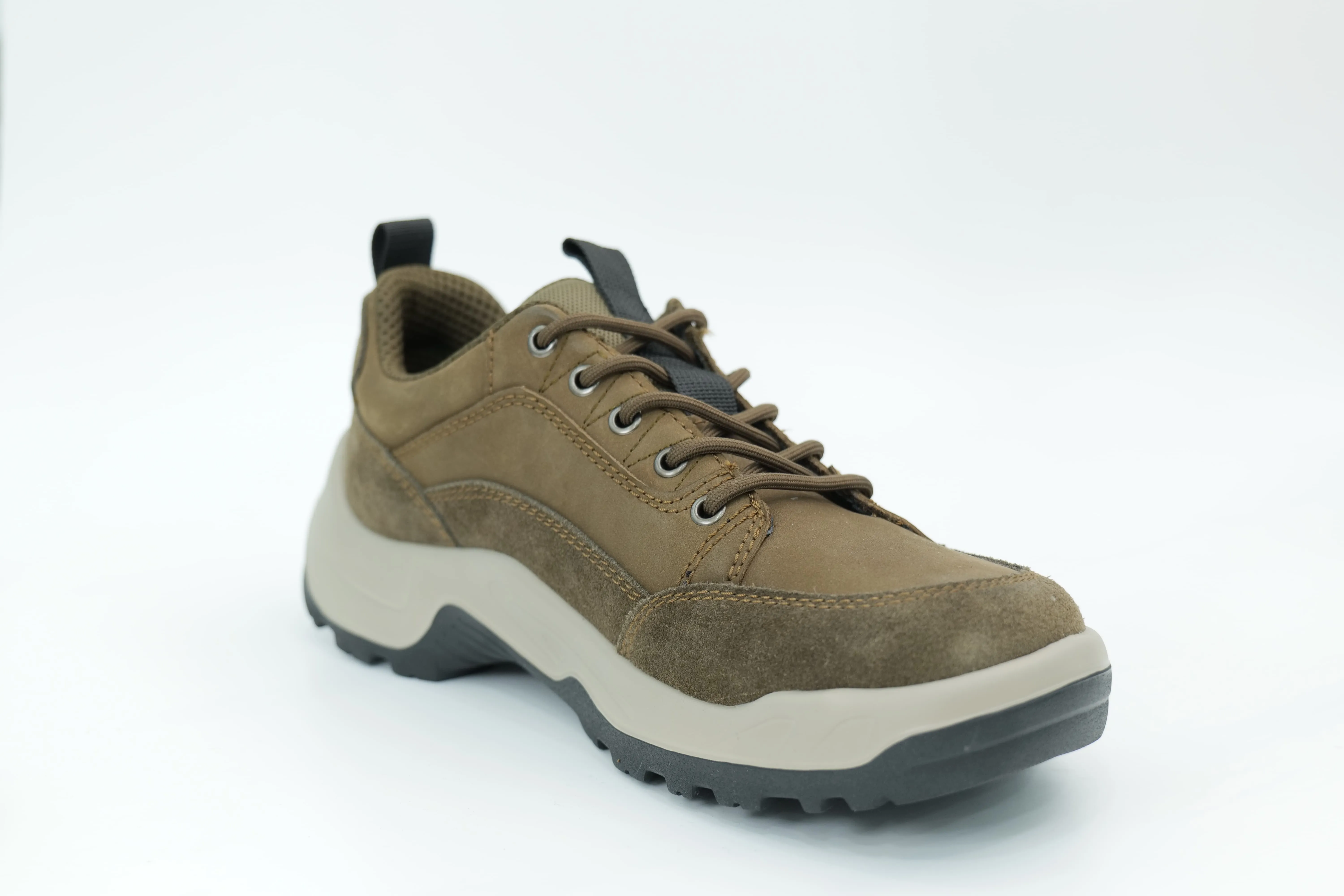 Sports shoes
